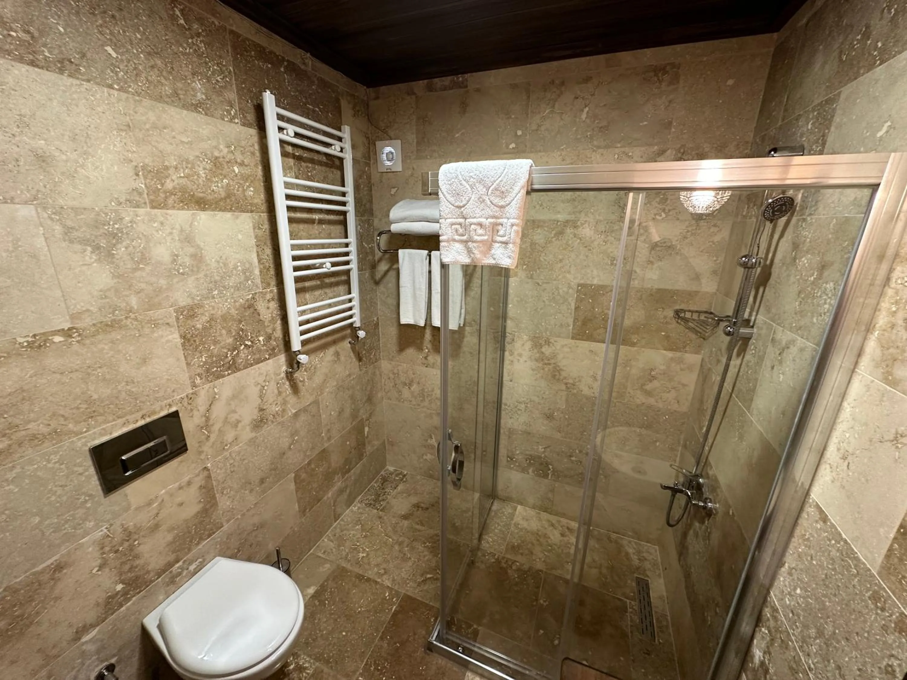 Shower in Virtus Cappadocia Hotel Göreme