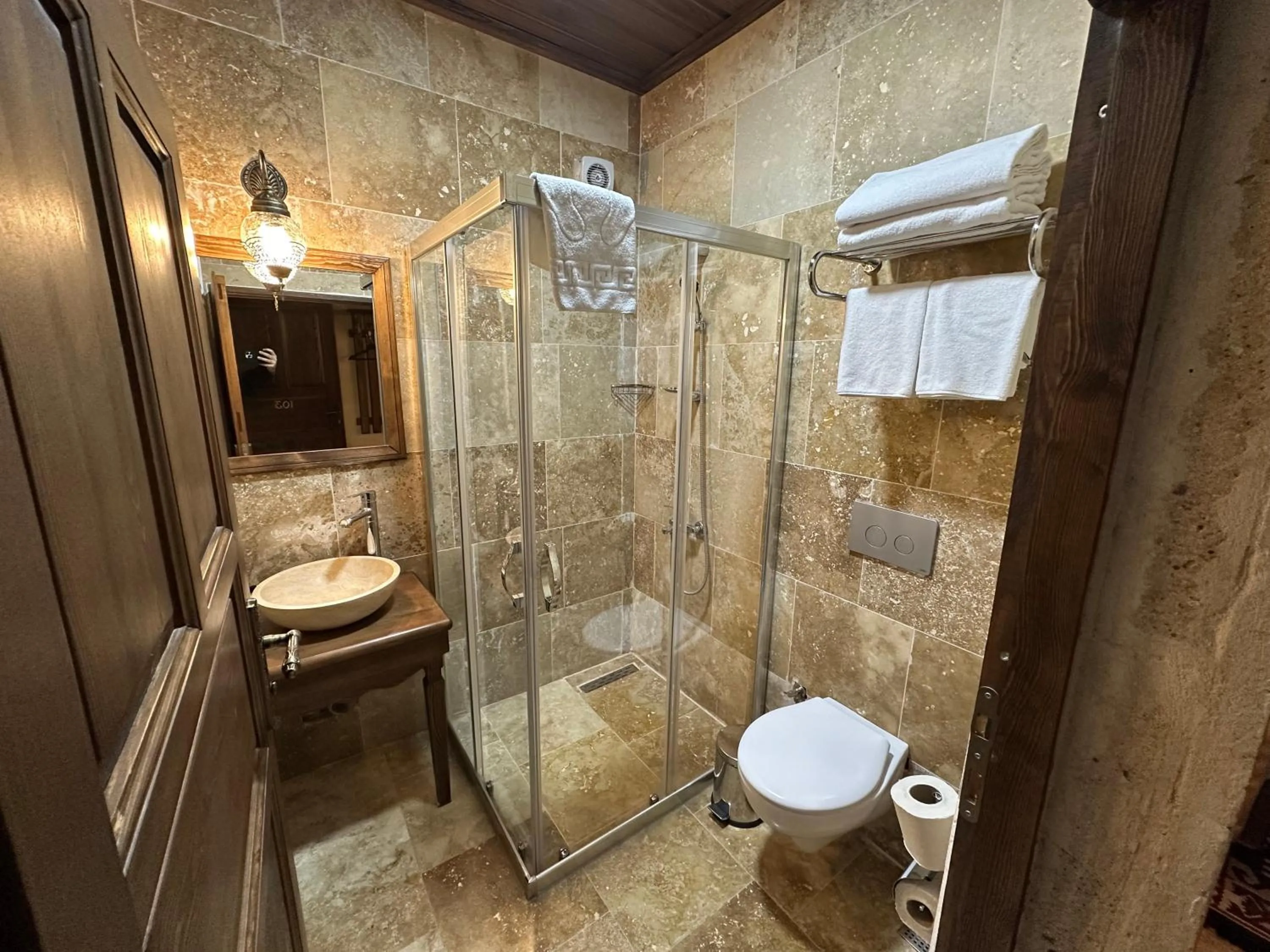 Shower in Virtus Cappadocia Hotel Göreme