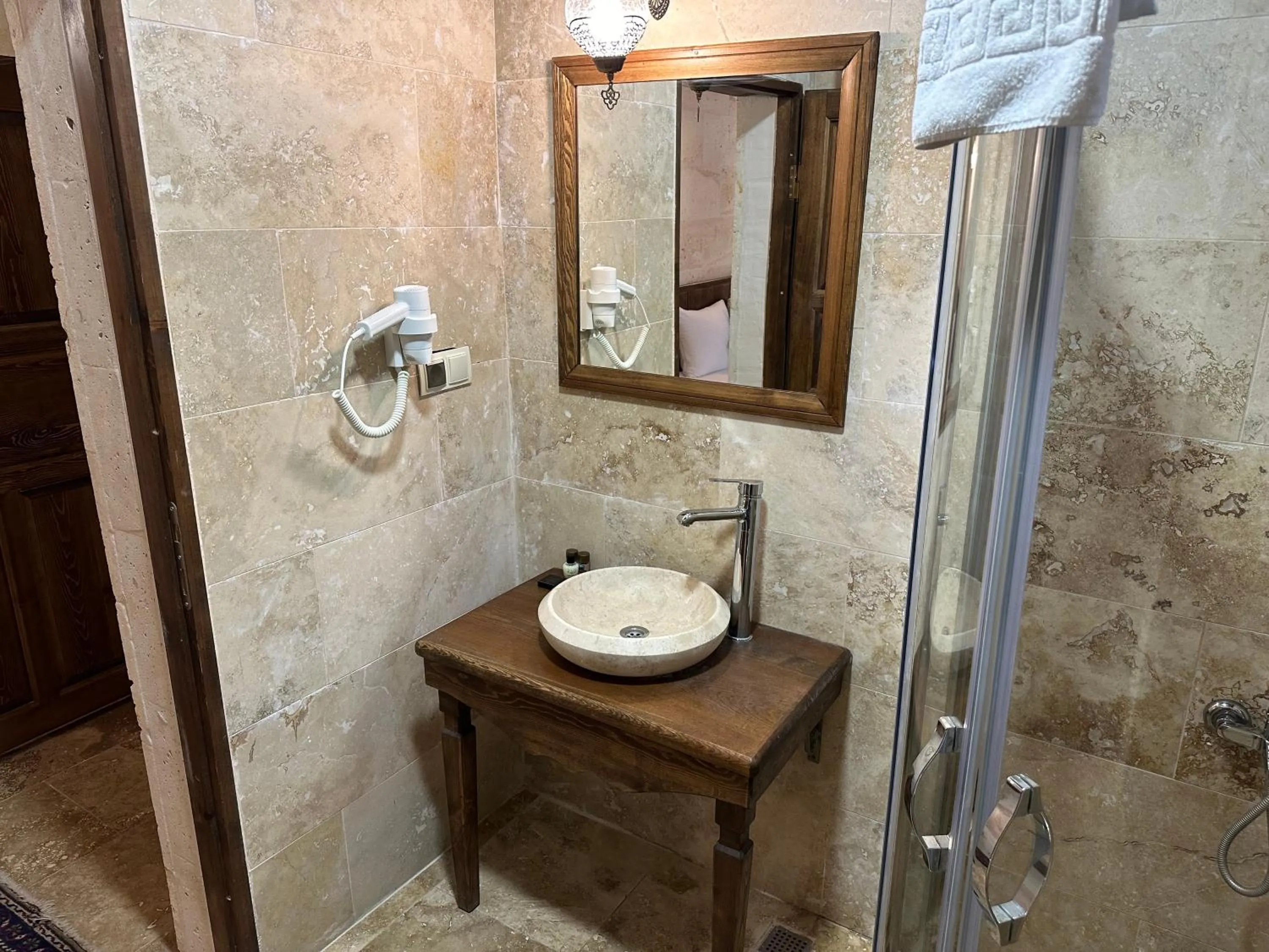 Shower in Virtus Cappadocia Hotel Göreme