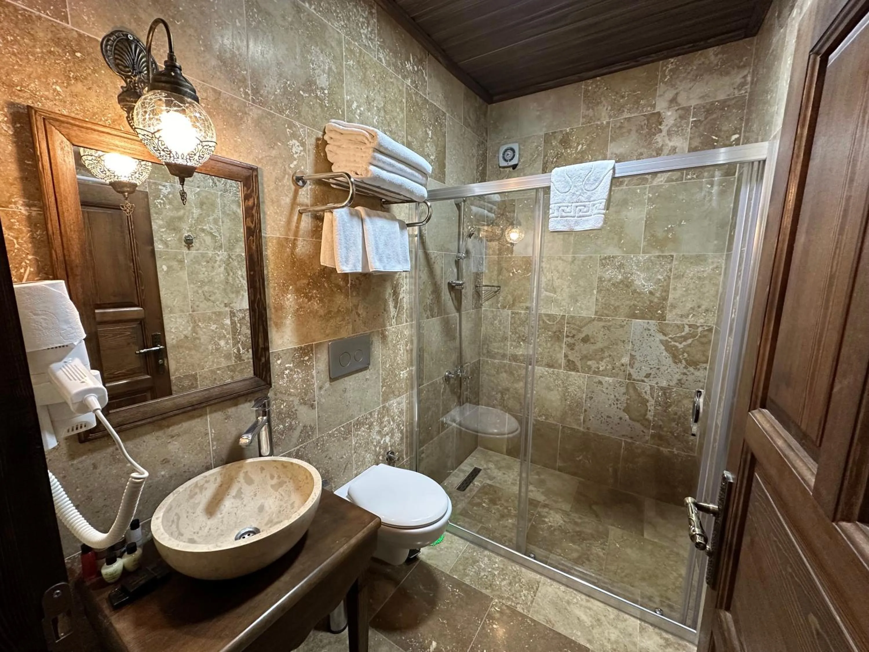 Shower in Virtus Cappadocia Hotel Göreme