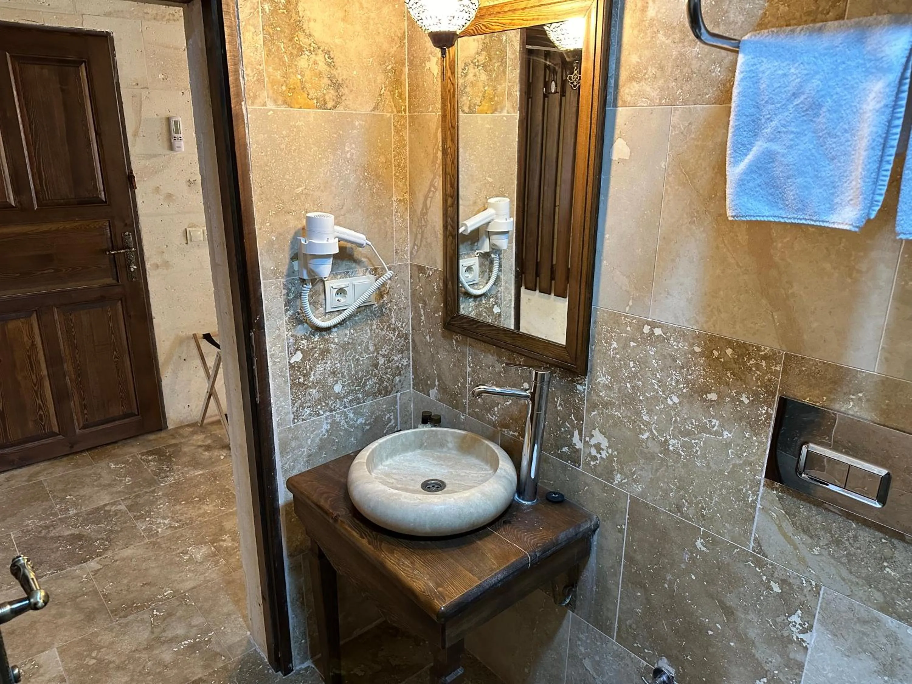 Shower in Virtus Cappadocia Hotel Göreme