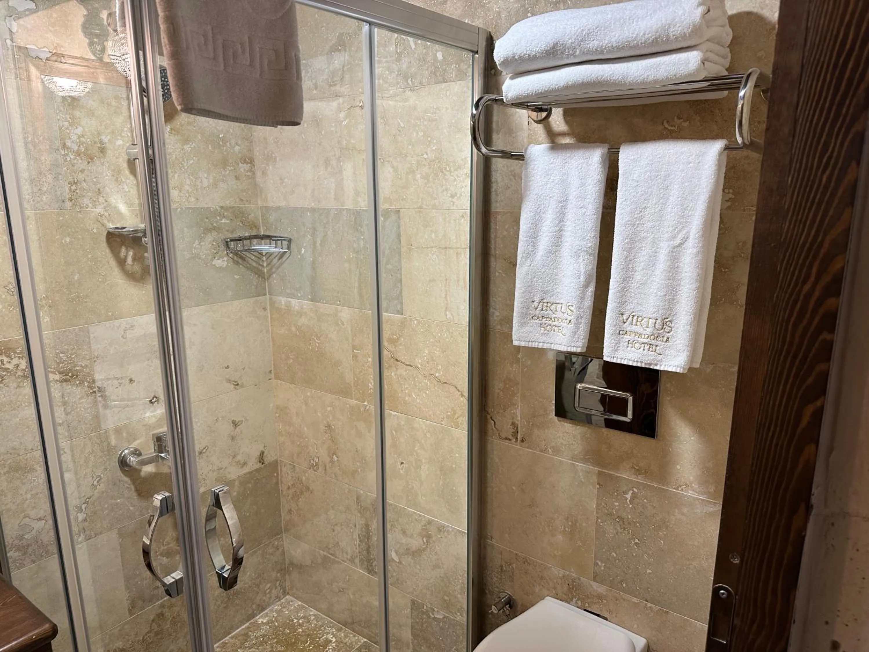 Shower in Virtus Cappadocia Hotel Göreme