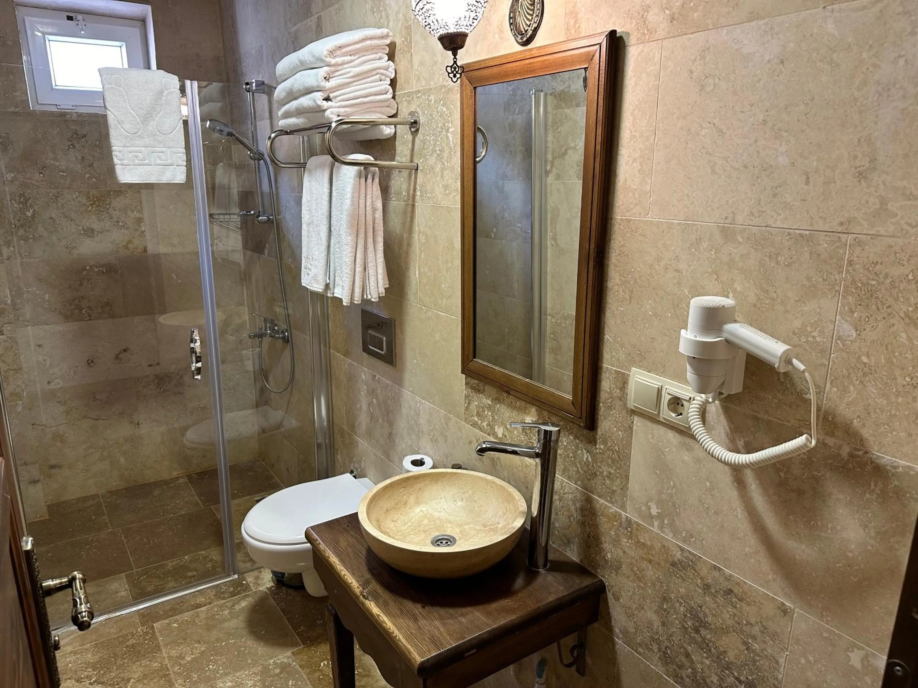 Shower in Virtus Cappadocia Hotel Göreme