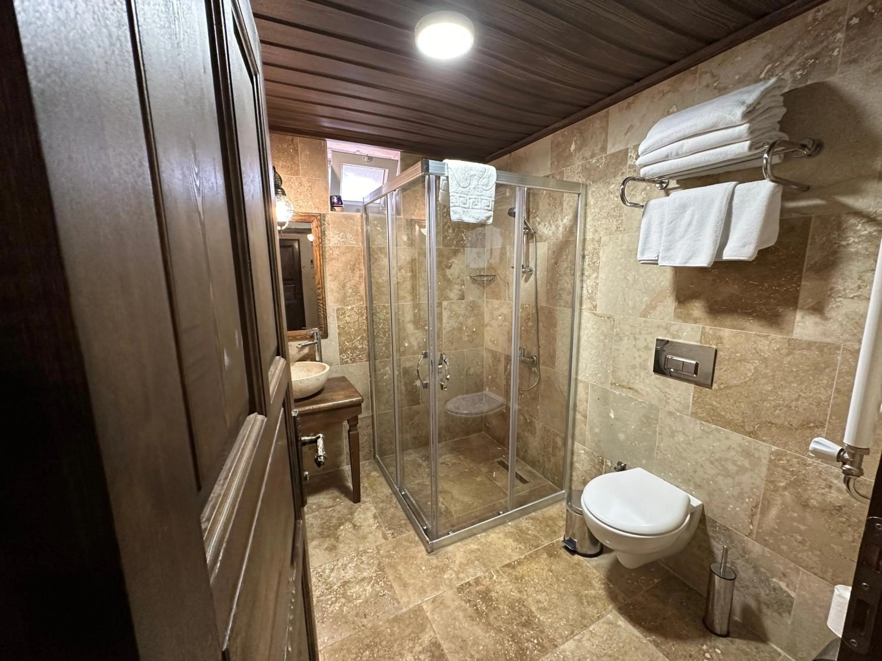 Shower in Virtus Cappadocia Hotel Göreme