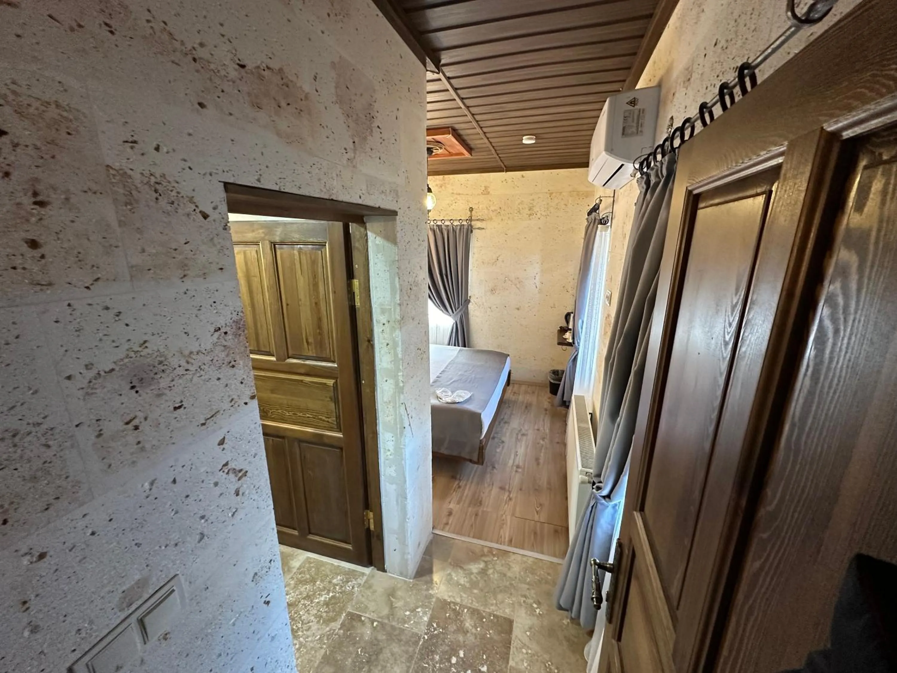 Shower, Bed in Virtus Cappadocia Hotel Göreme