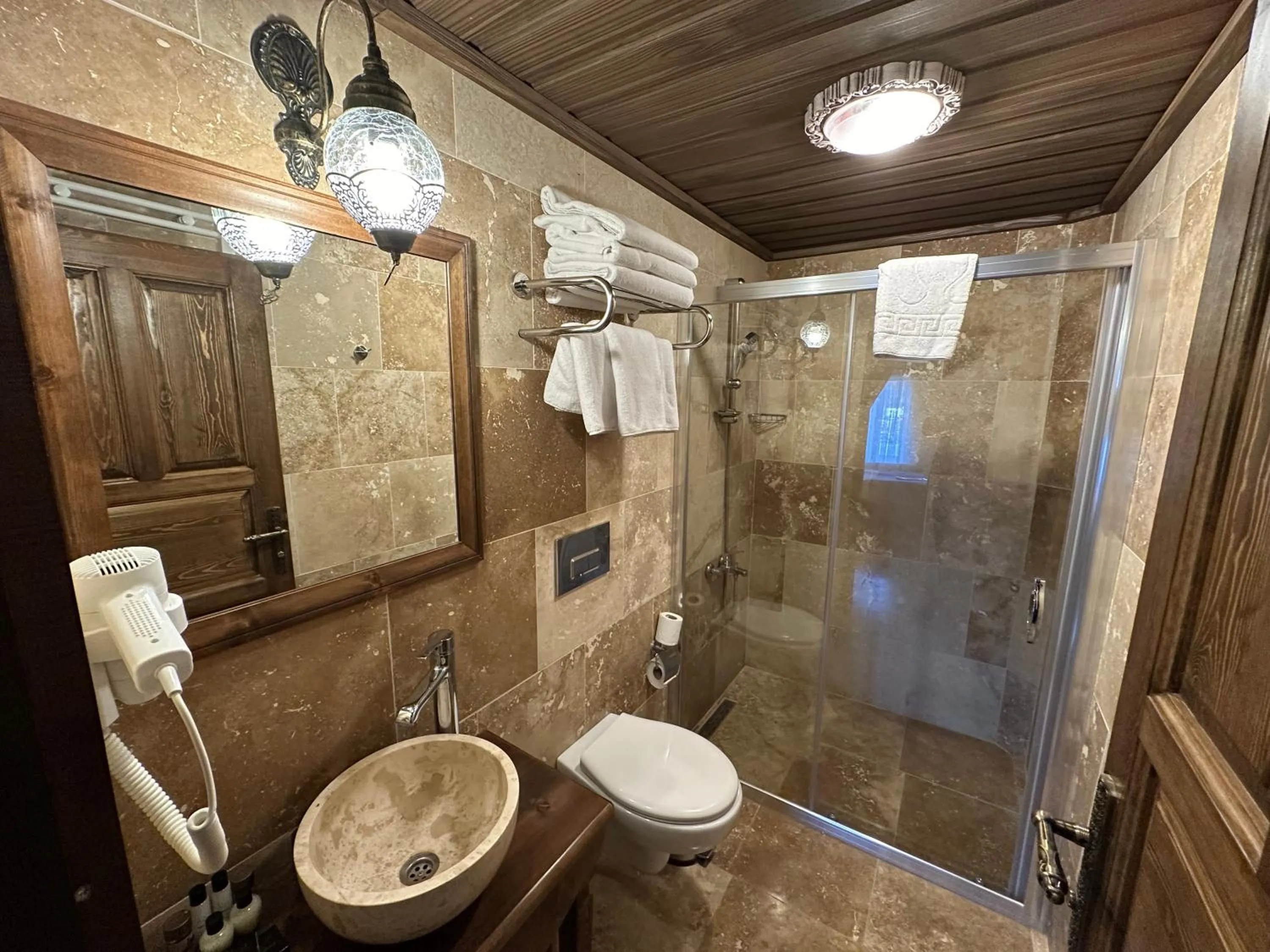 Shower in Virtus Cappadocia Hotel Göreme