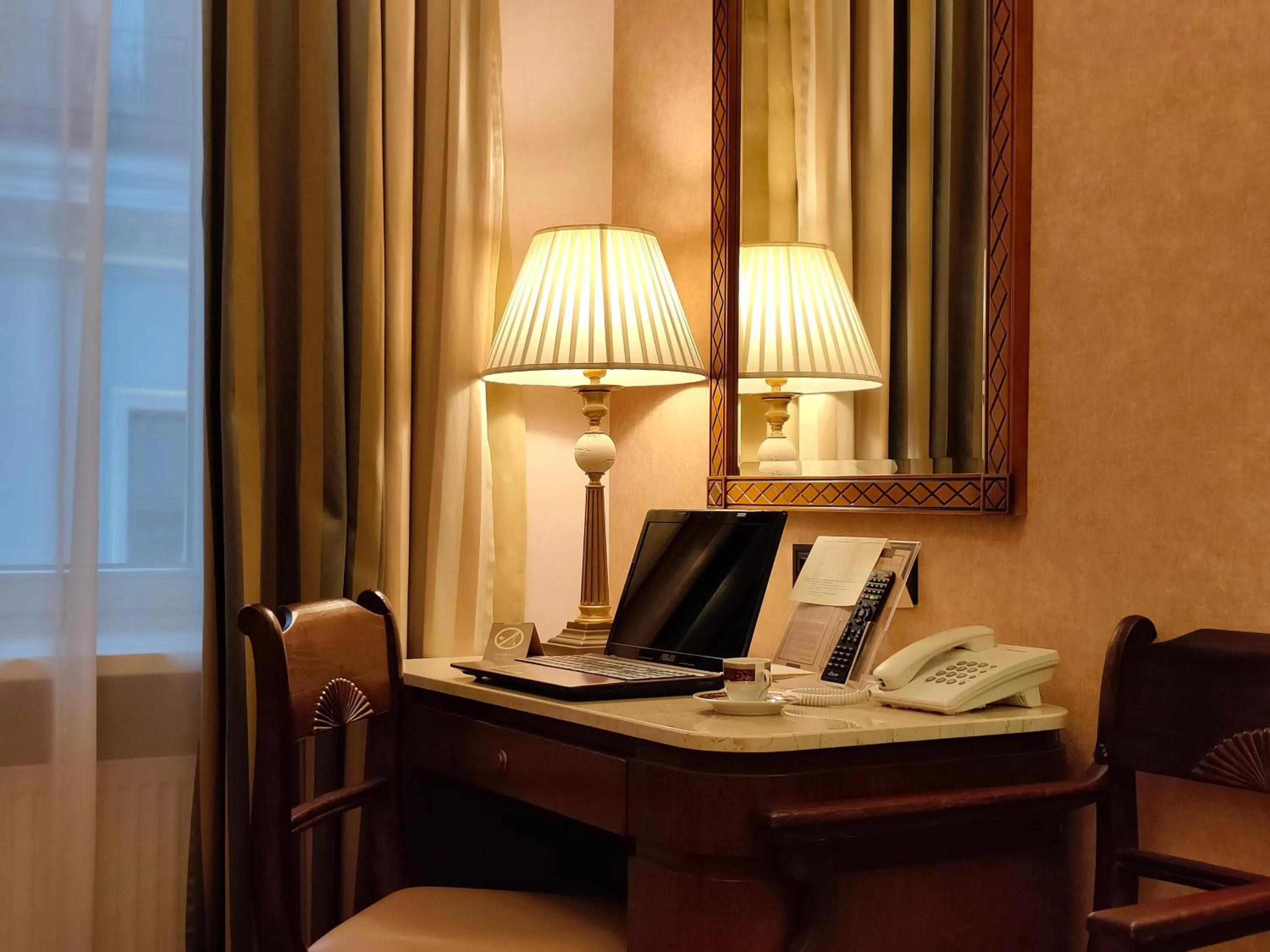 Photo of the whole room in Grand Hotel