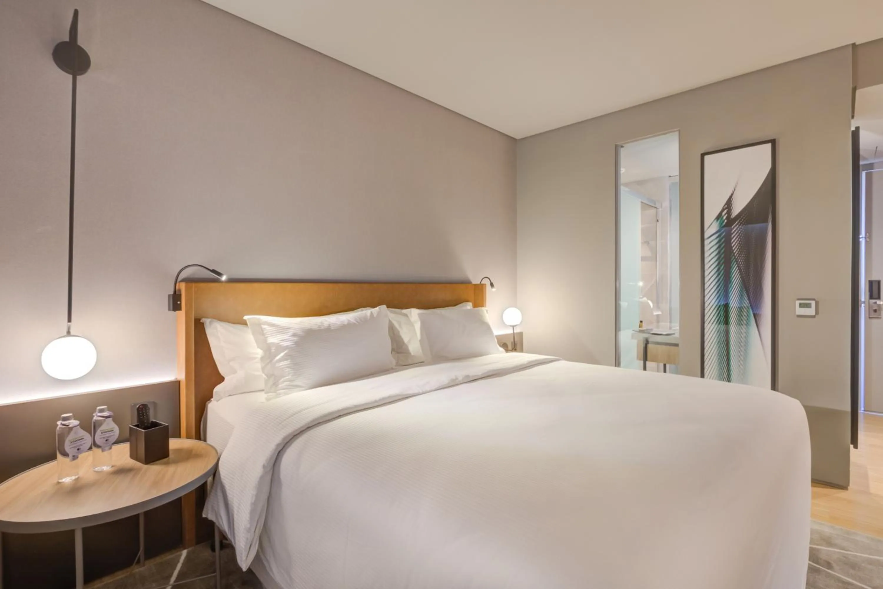 Photo of the whole room, Bed in DoubleTree by Hilton Porto Alegre