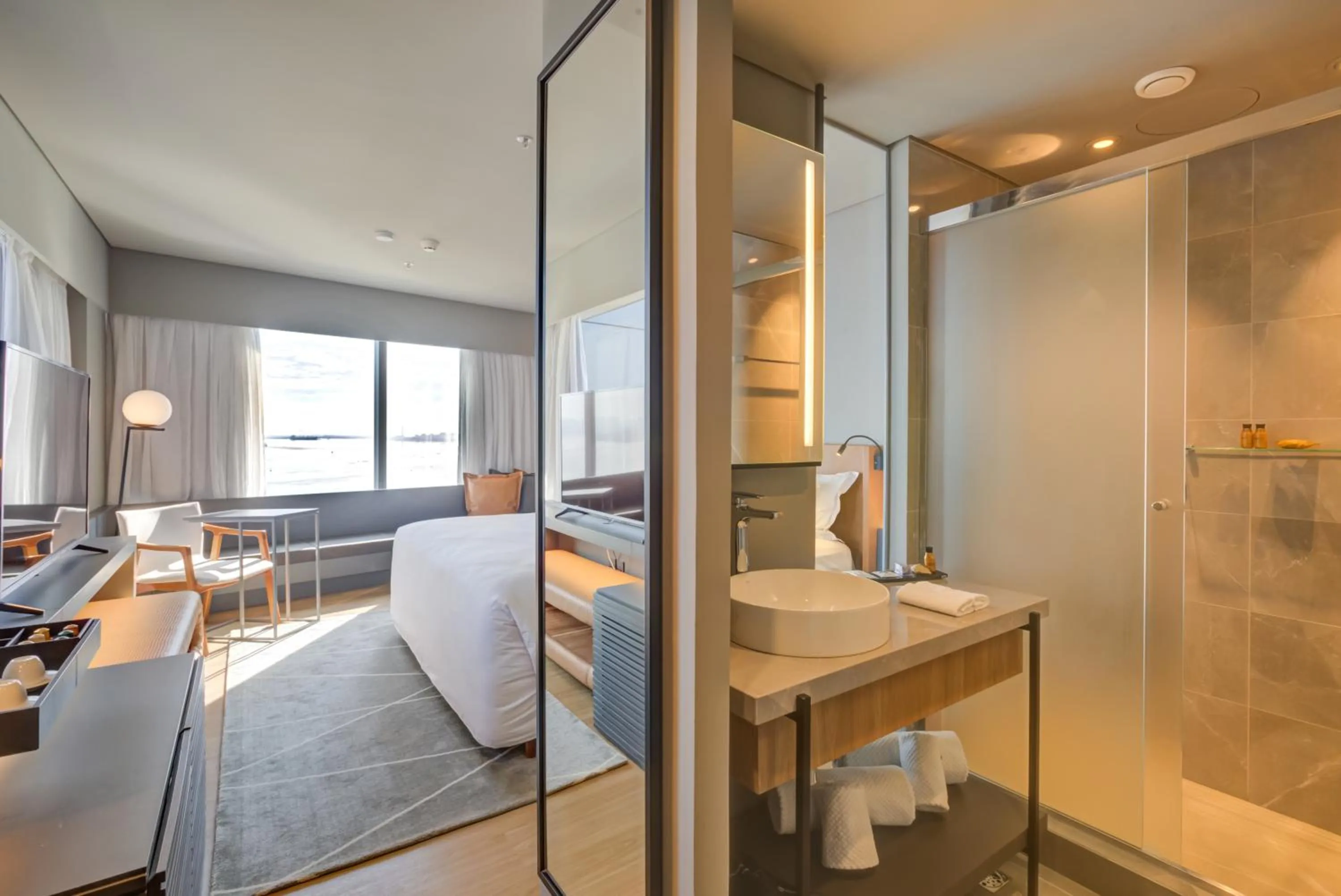 Photo of the whole room in DoubleTree by Hilton Porto Alegre