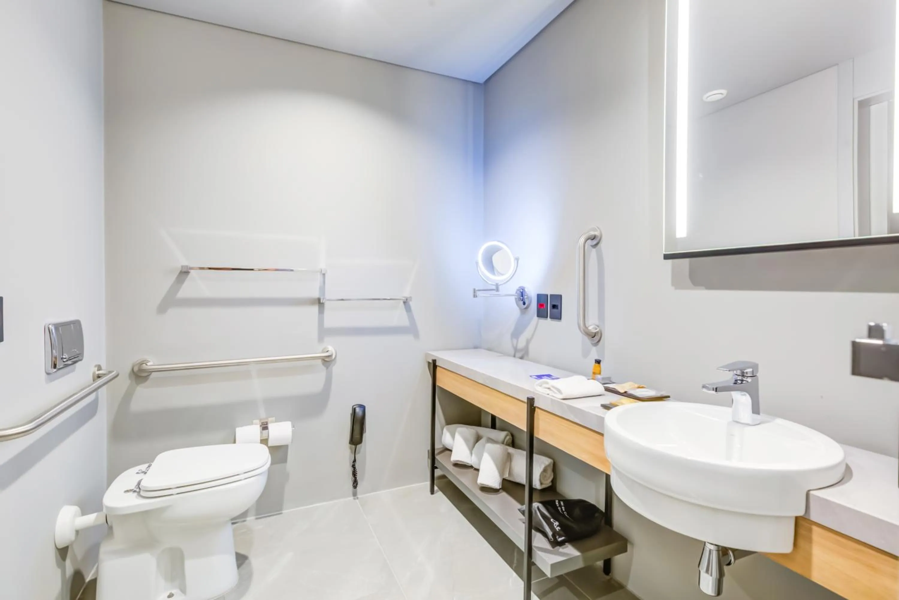 Bathroom in DoubleTree by Hilton Porto Alegre