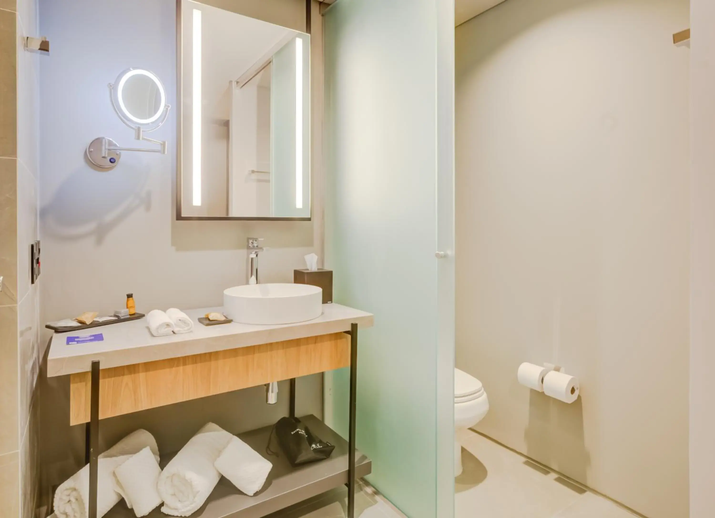 Deluxe Double Room with Balcony in DoubleTree by Hilton Porto Alegre Deluxe Double Room with Balcony in DoubleTree by Hilton Porto Alegre