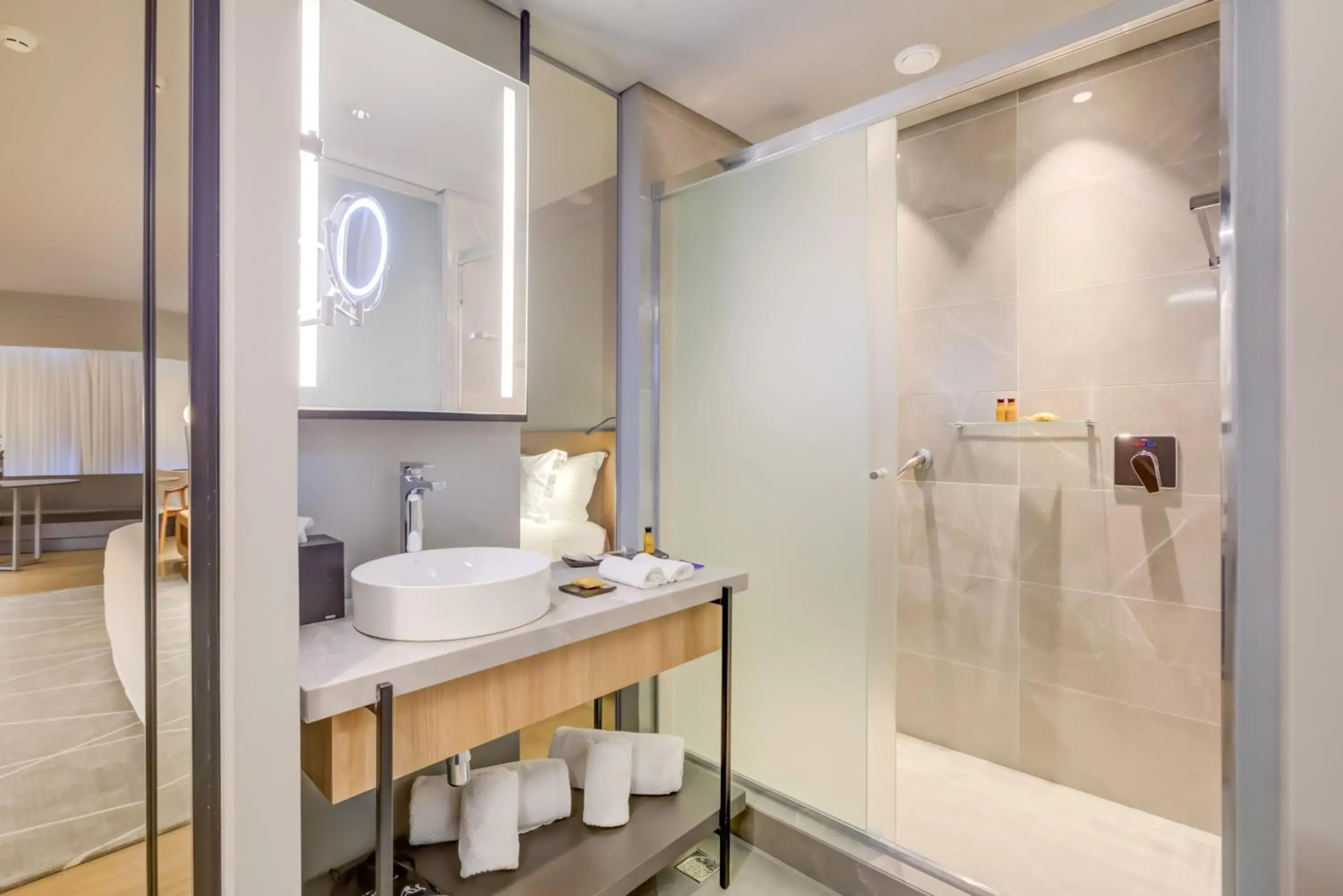 Deluxe King Room in DoubleTree by Hilton Porto Alegre Deluxe King Room in DoubleTree by Hilton Porto Alegre