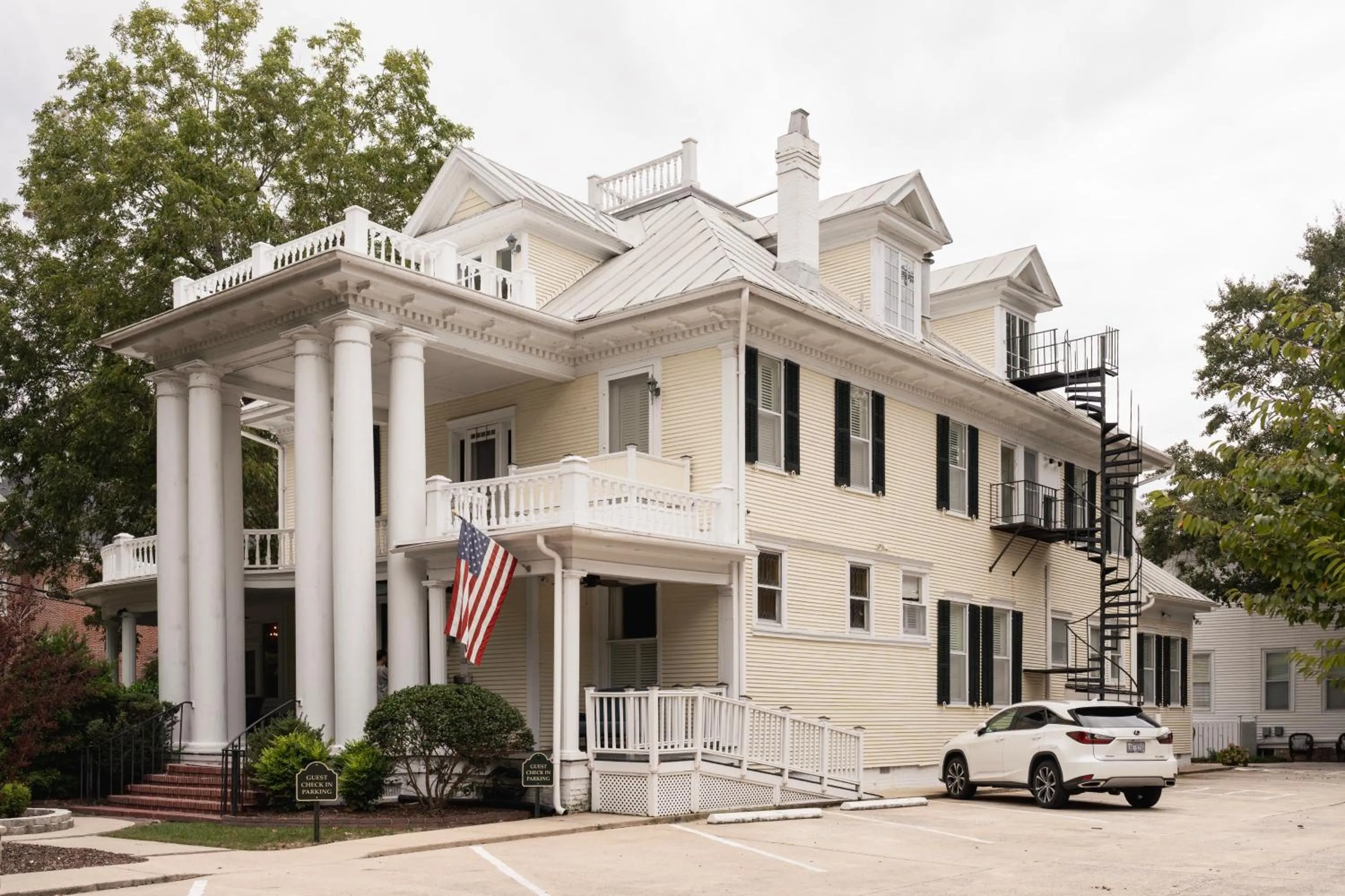 Parking in The Edenton Collection-The Granville Queen Inn