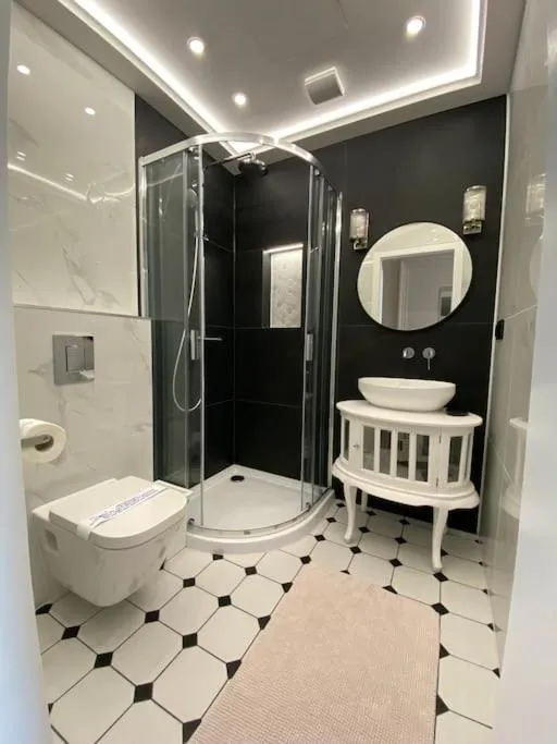 Shower in Aparthotel Maria