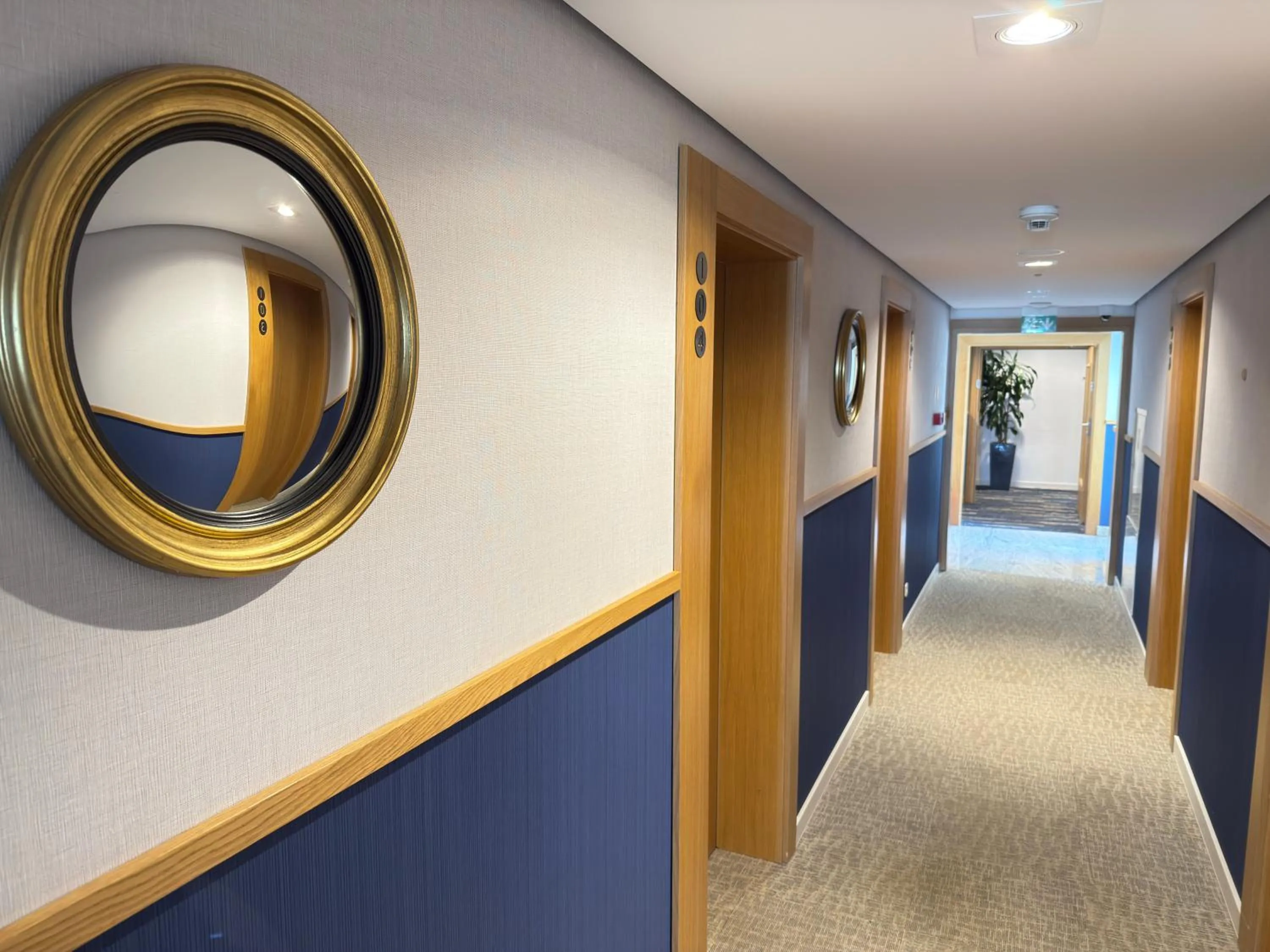 Property building in Hotel Zhong Hua