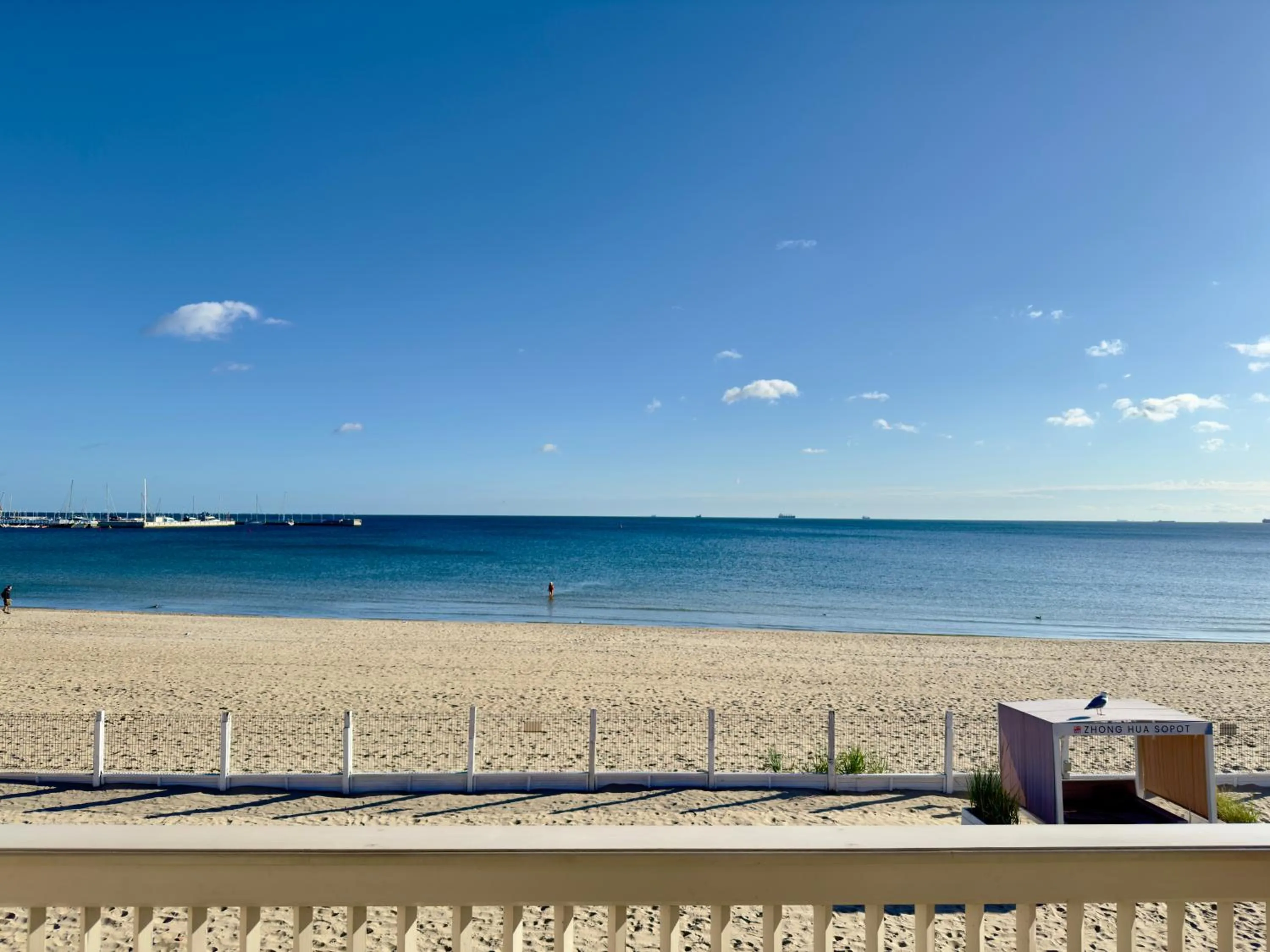 Beach in Hotel Zhong Hua