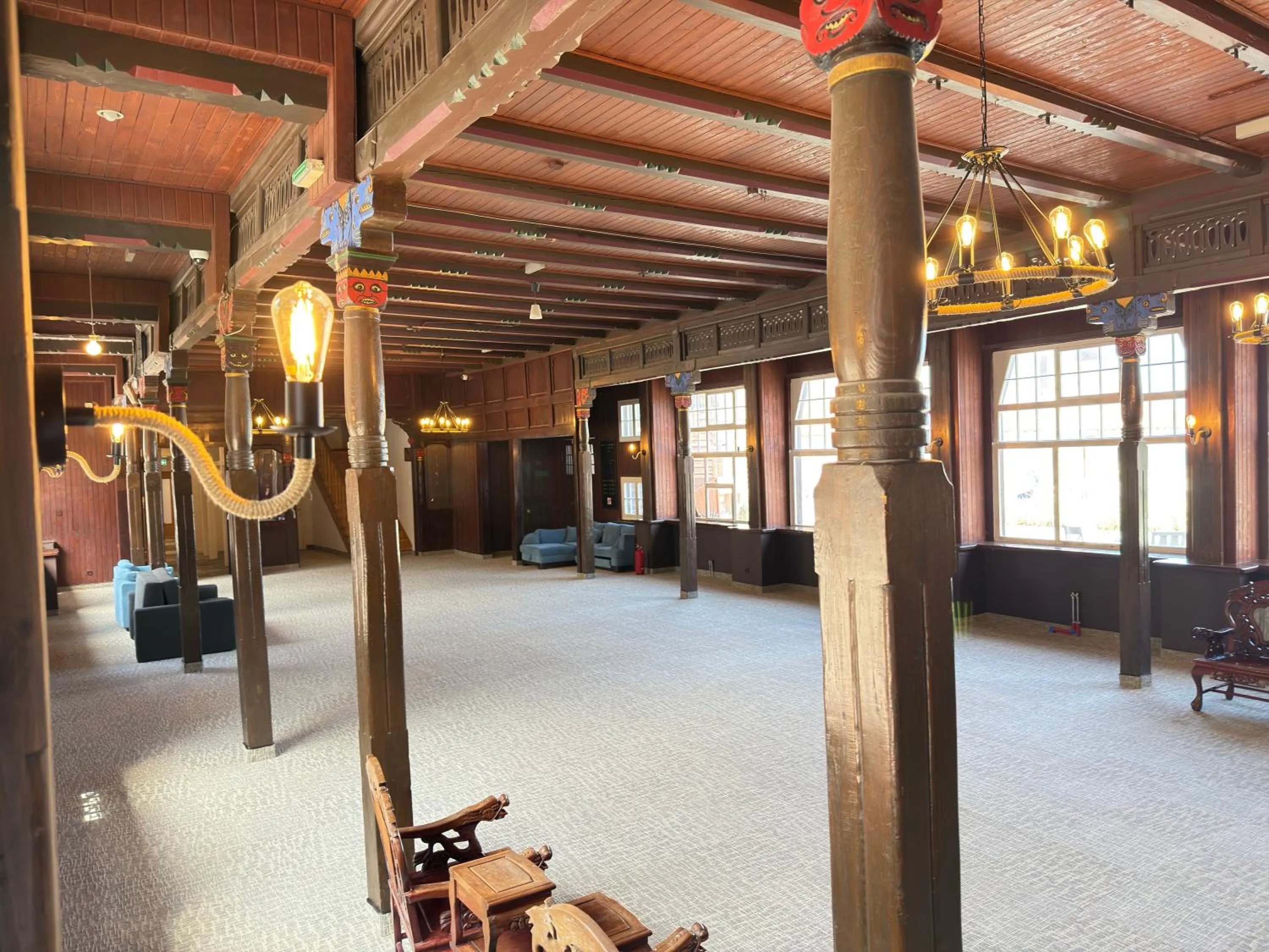 Property building in Hotel Zhong Hua