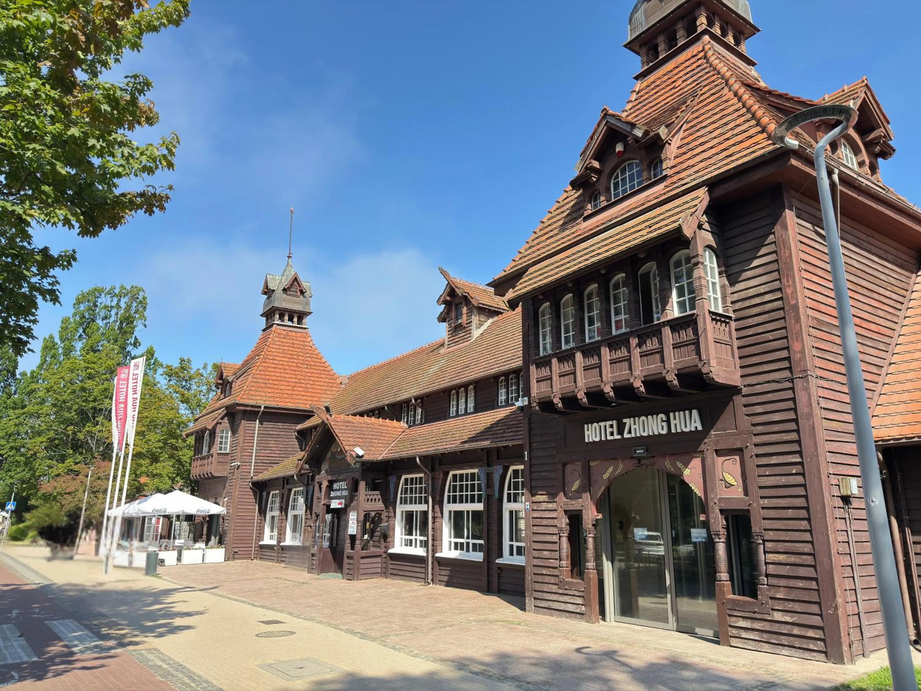 Property building in Hotel Zhong Hua