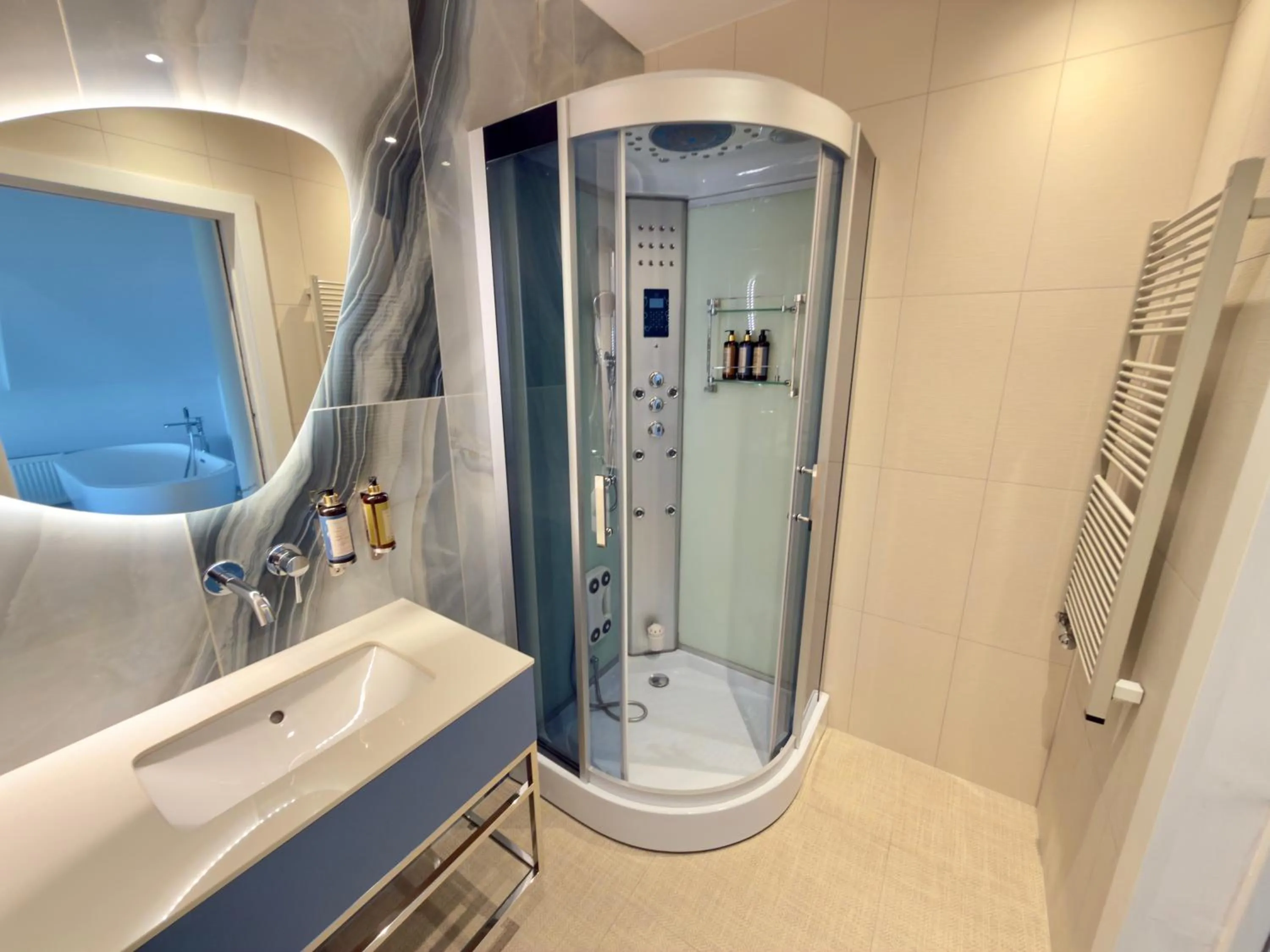 Shower in Hotel Zhong Hua