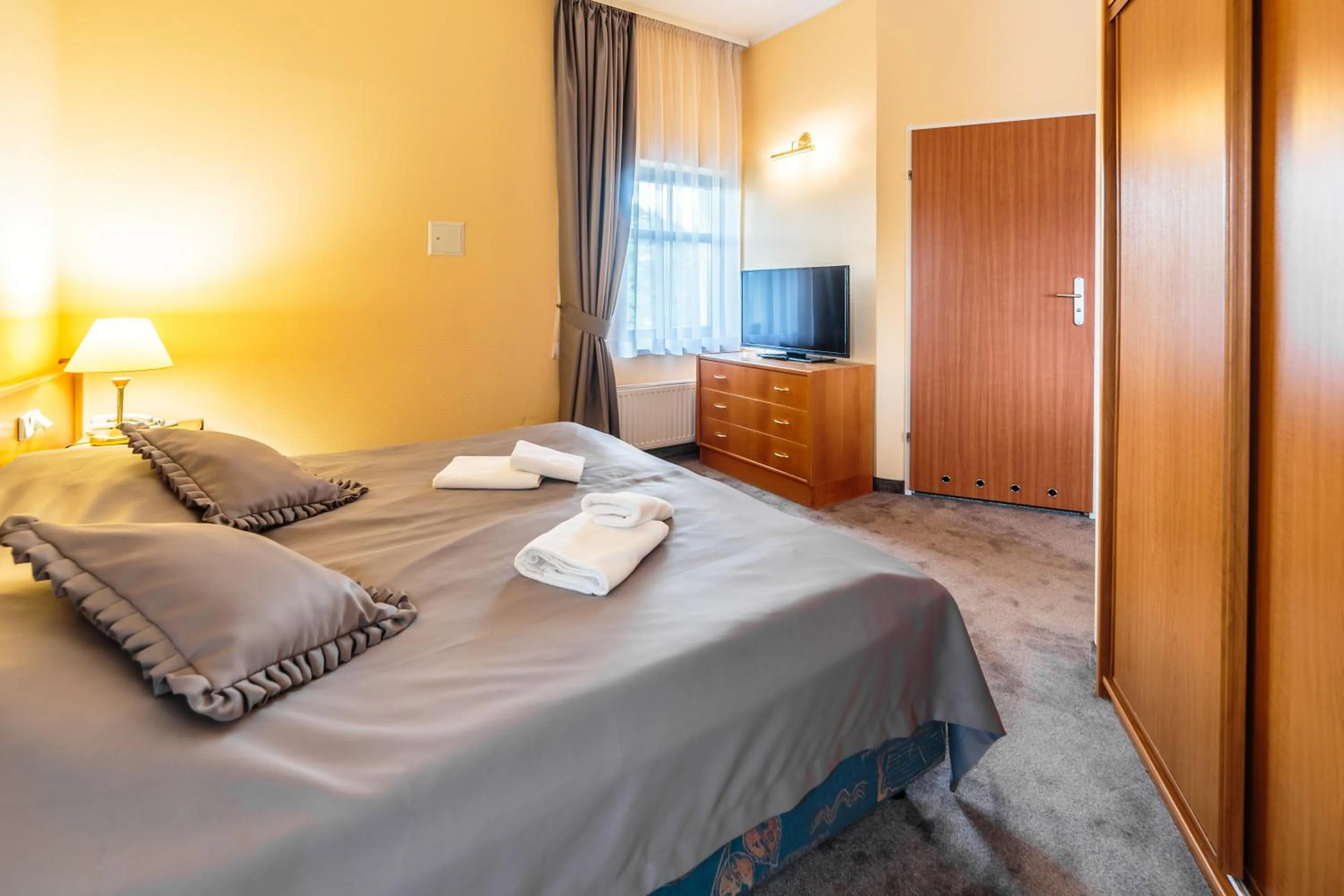 Bedroom, Bed in Hotel Fenix