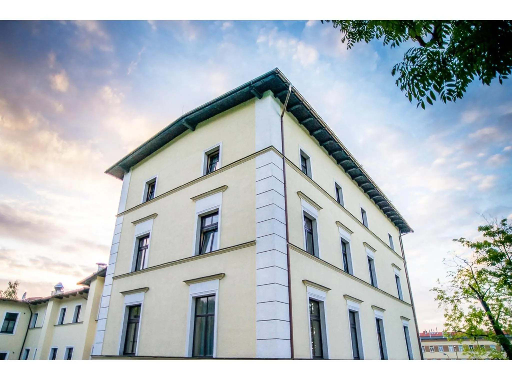 Property building in Hotel Fenix