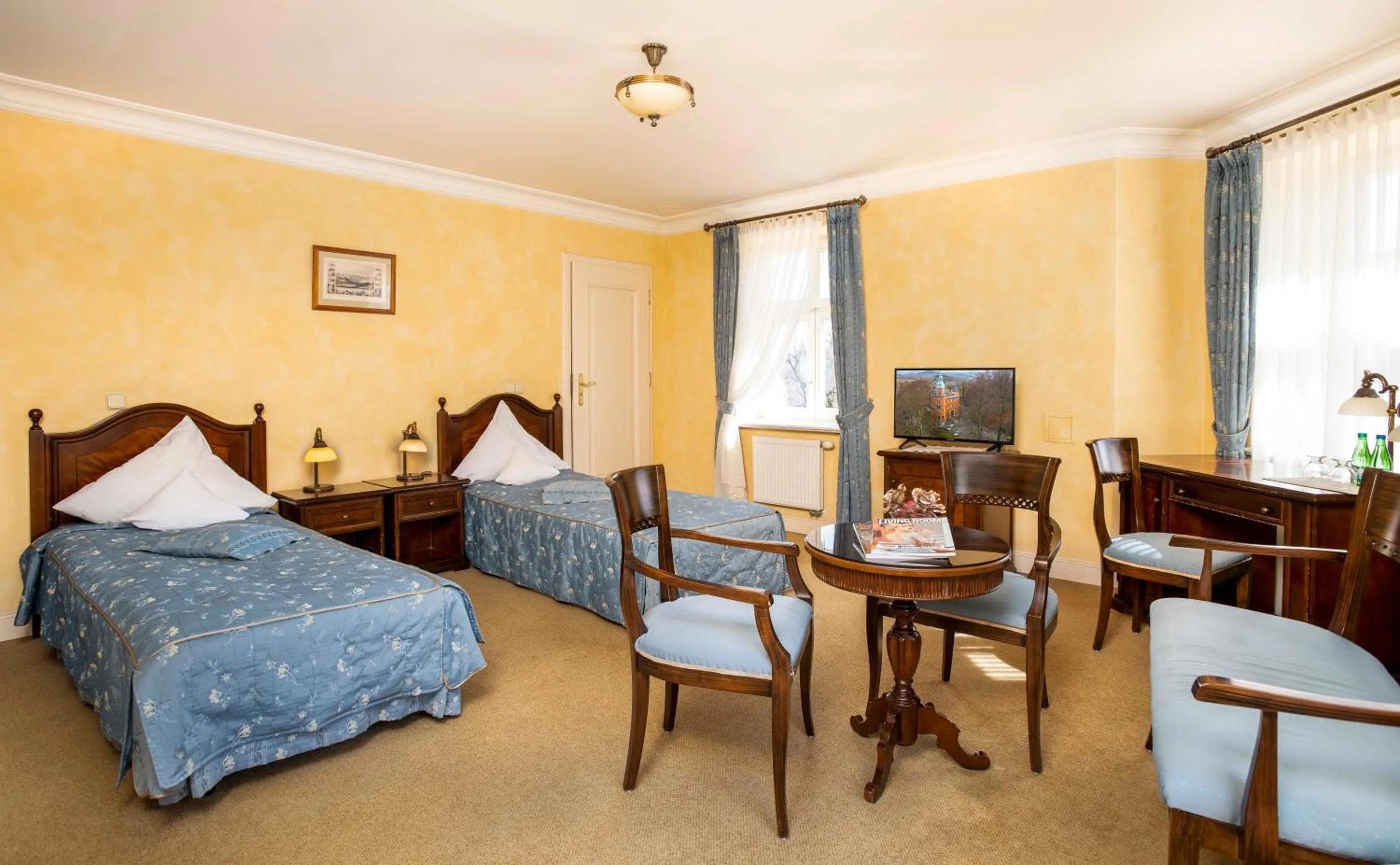 Photo of the whole room, Bed in Pałac Paulinum