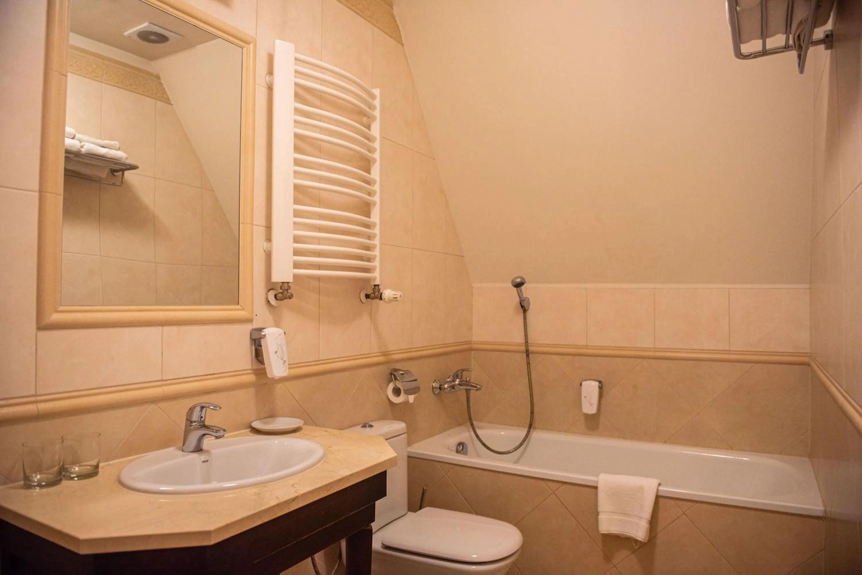 Bathroom in Pałac Paulinum