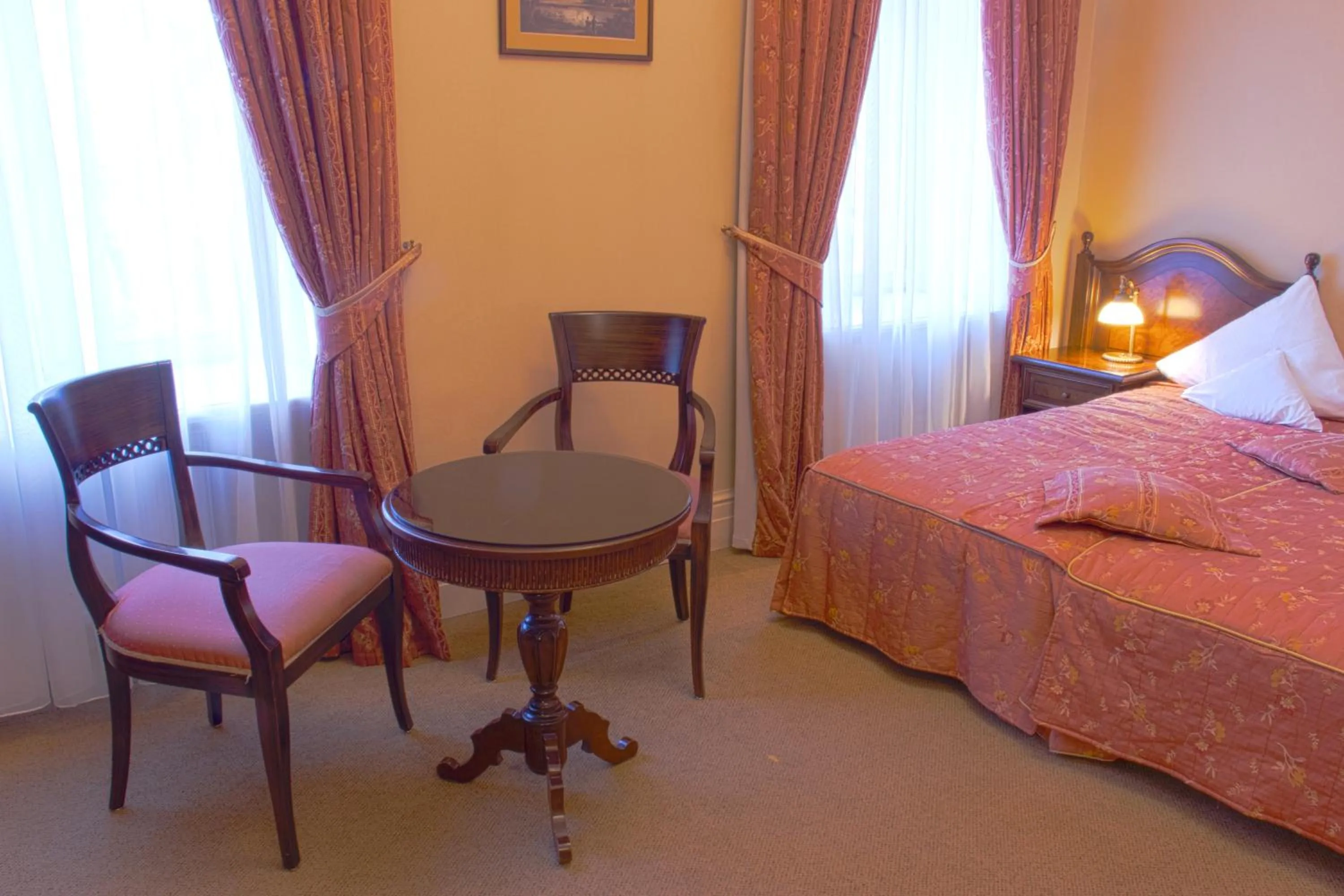 Photo of the whole room, Bed in Pałac Paulinum