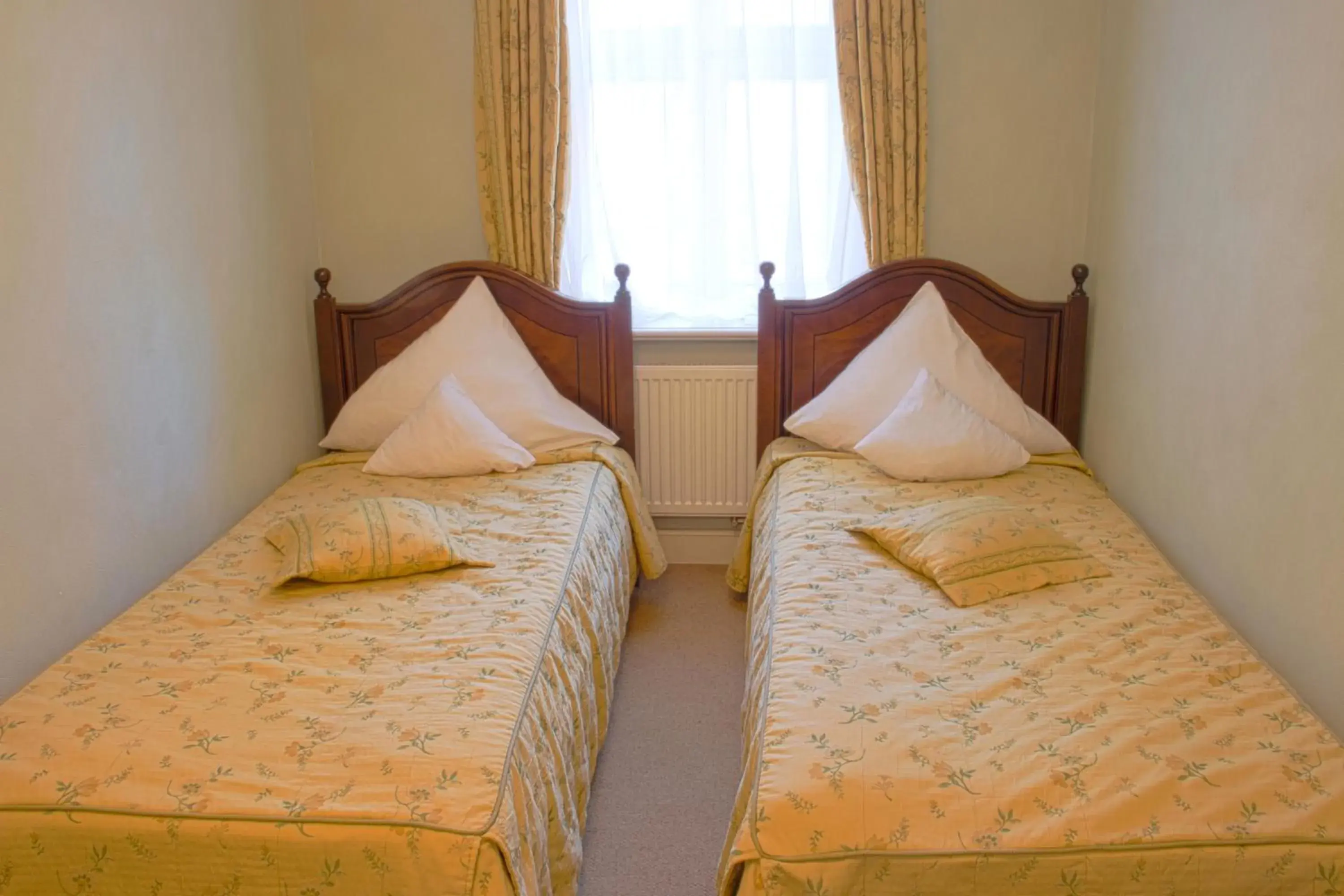 Twin Room - single occupancy in Pałac Paulinum Twin Room - single occupancy in Pałac Paulinum