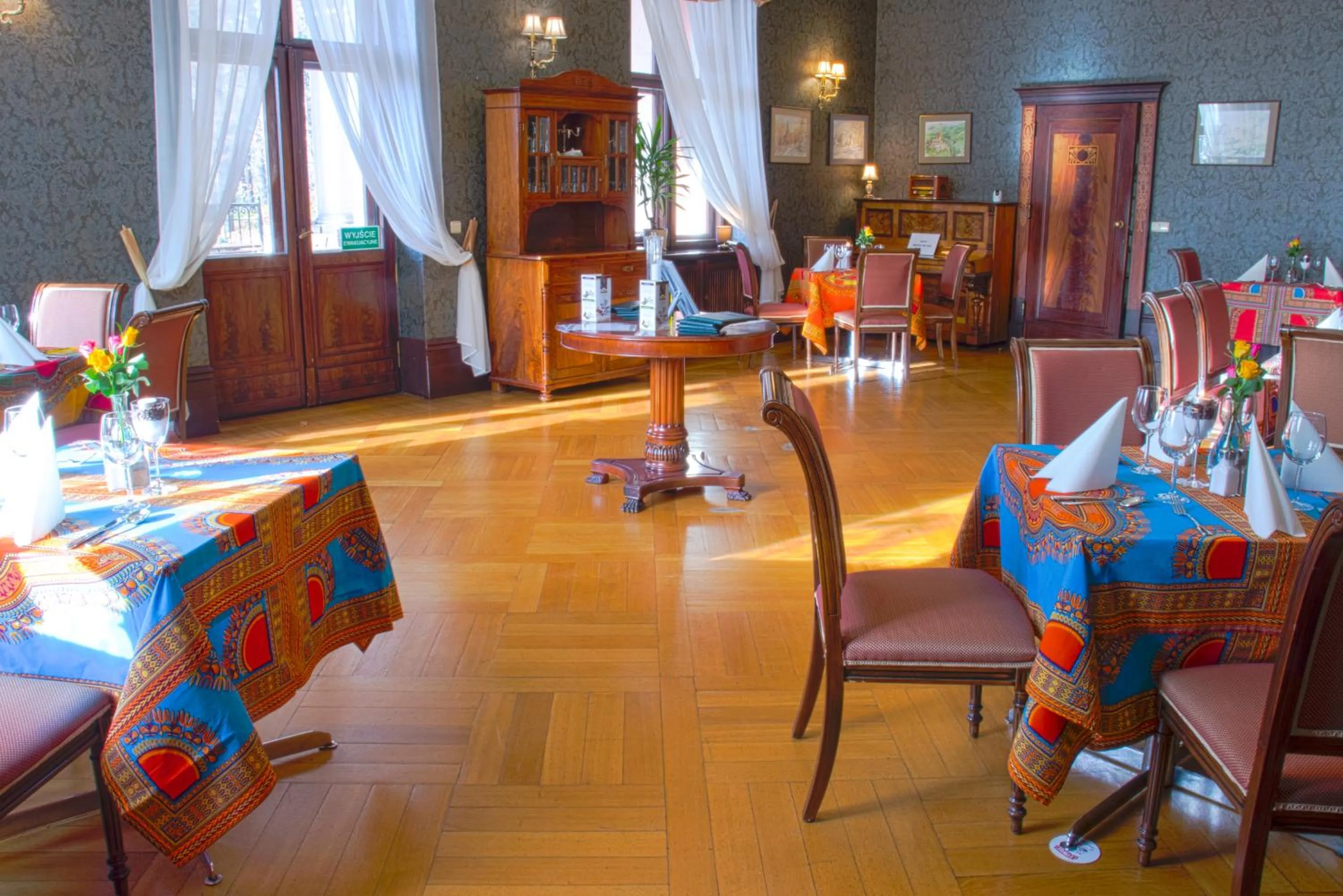 Restaurant/places to eat in Pałac Paulinum