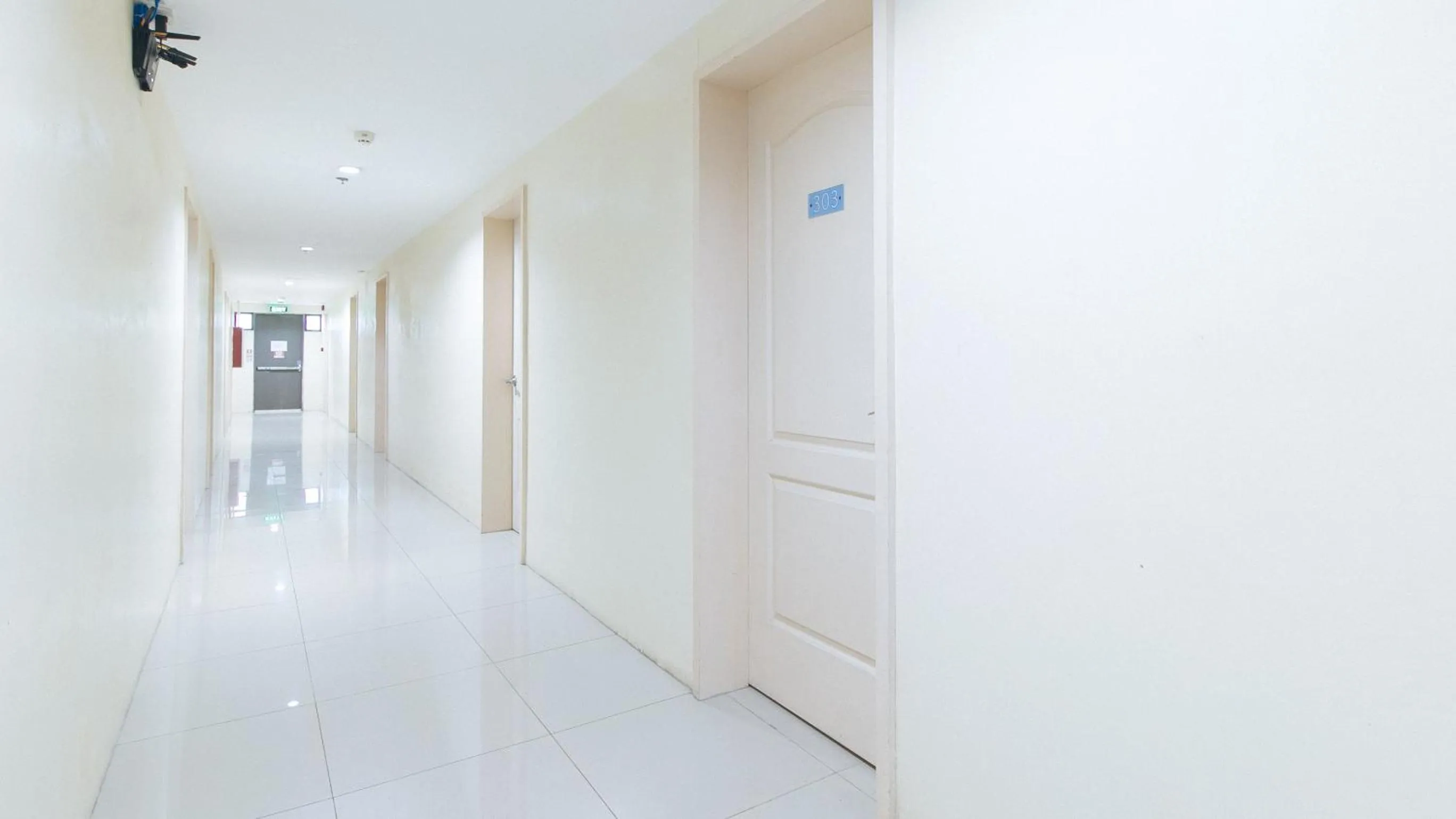 Lobby or reception in RedDoorz @ Insular Square Mandaue City