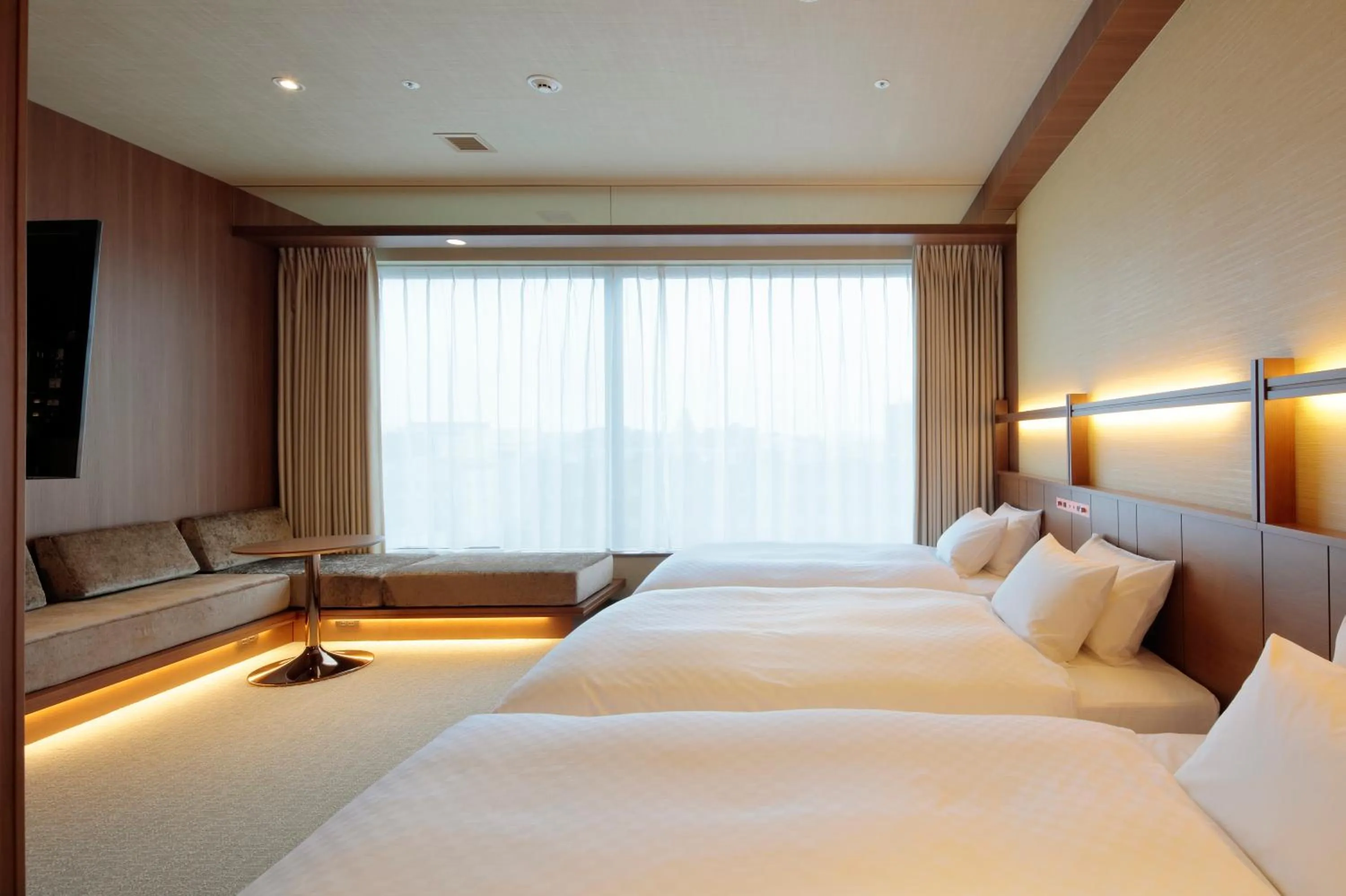 Photo of the whole room, Bed in Candeo Hotels Kumamoto Shinshigai