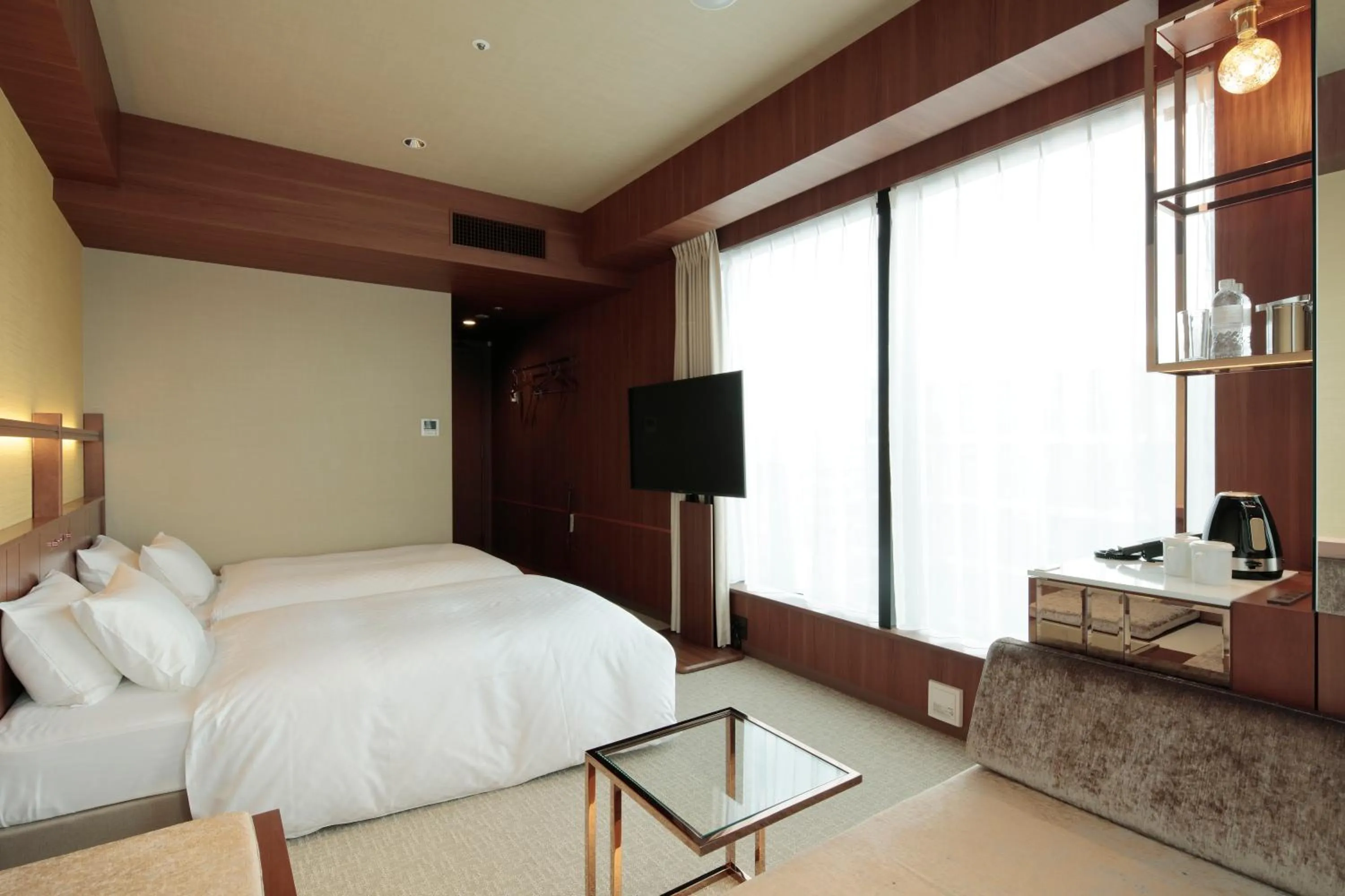 Photo of the whole room, Bed in Candeo Hotels Kumamoto Shinshigai