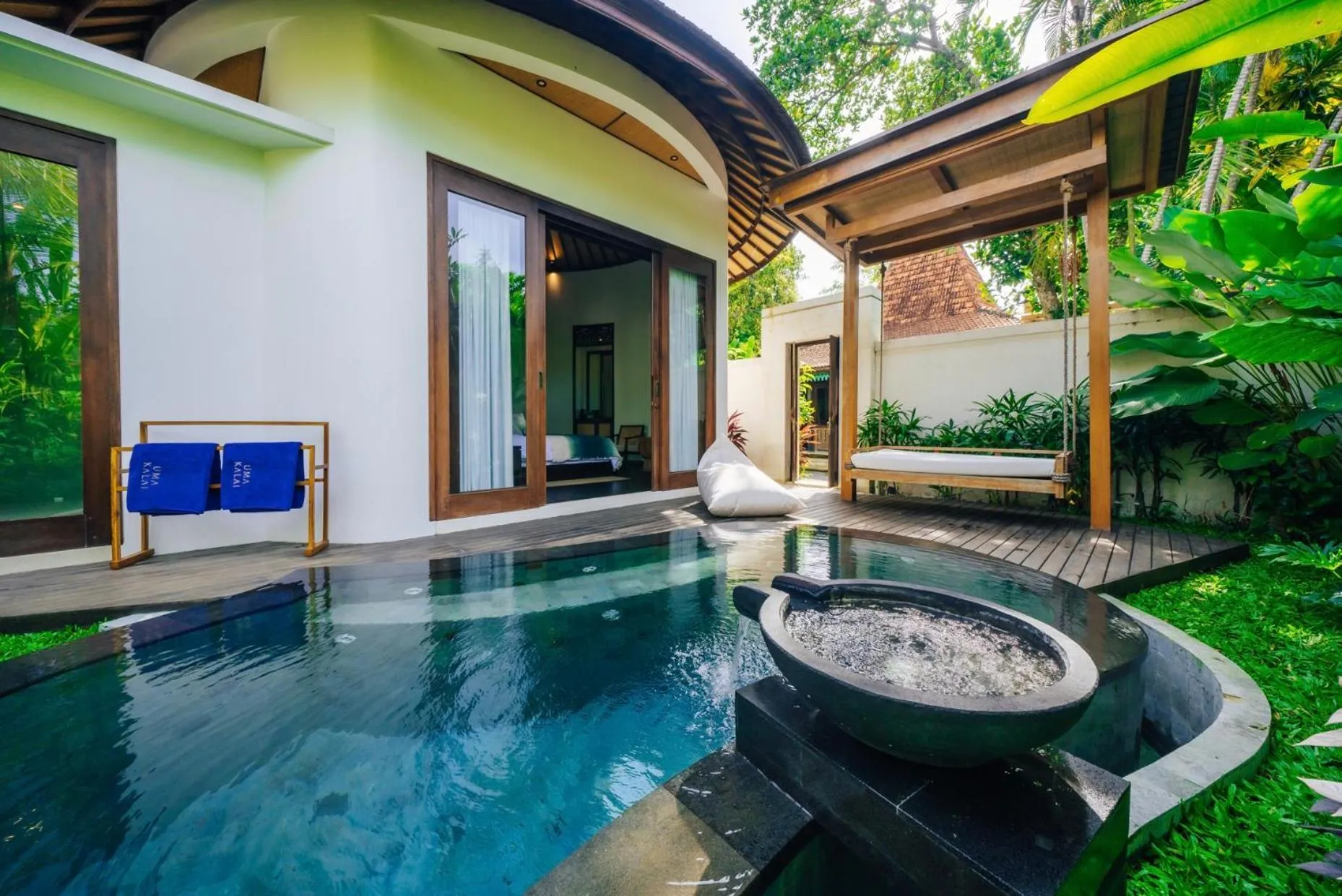 Swimming pool in Uma Kalai