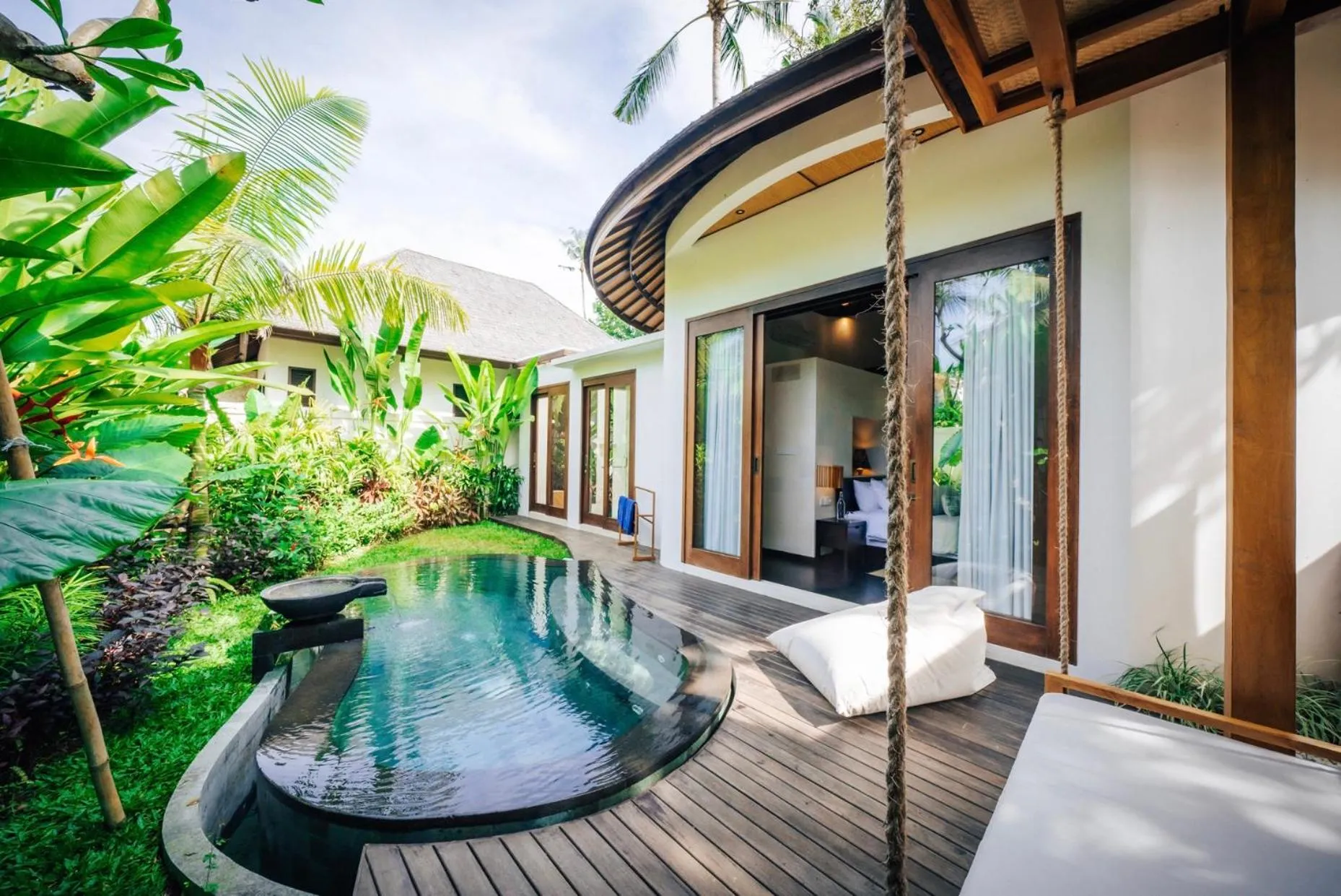 Swimming pool in Uma Kalai