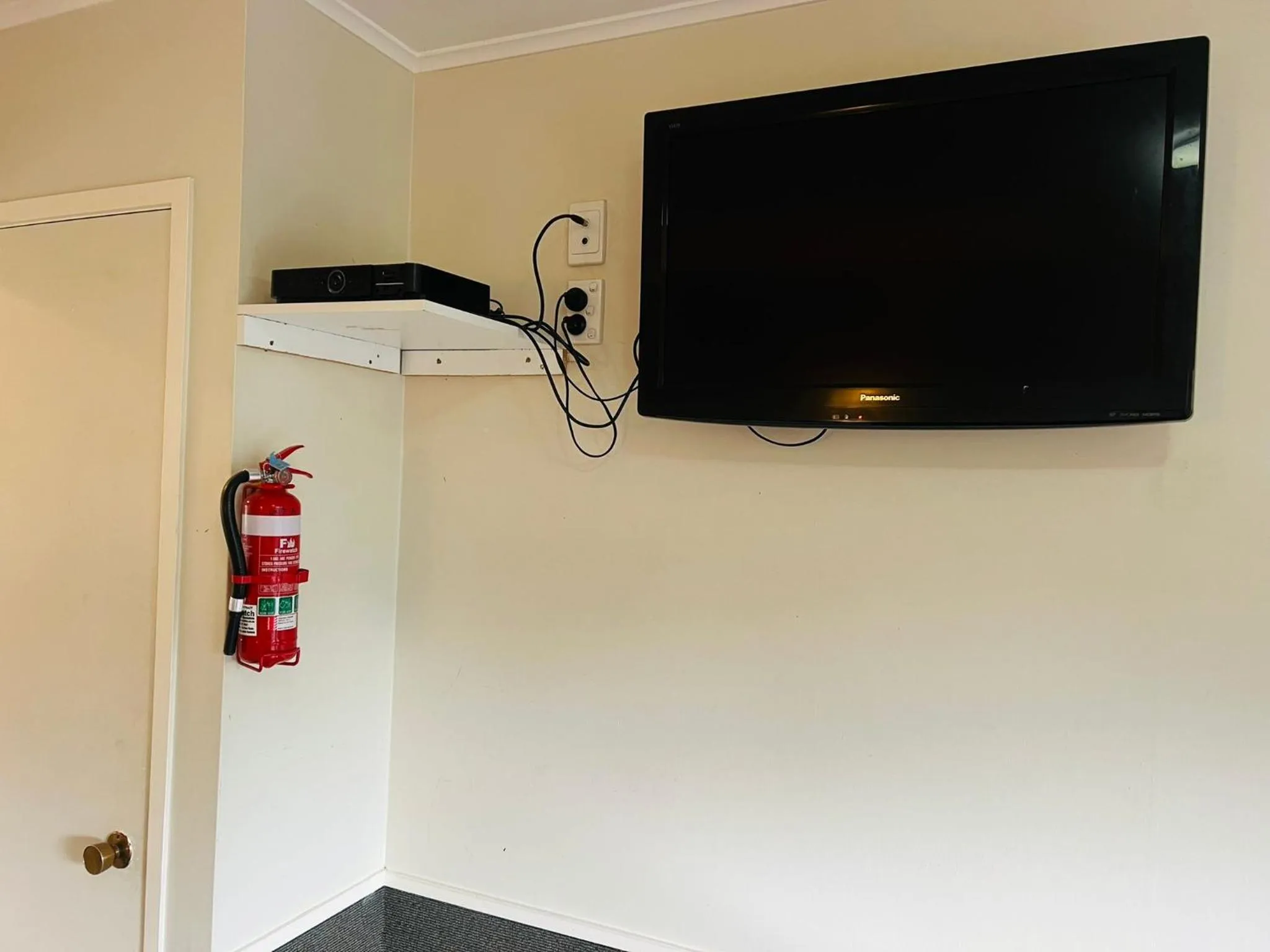 TV and multimedia in Monument Motor Lodge Papakura