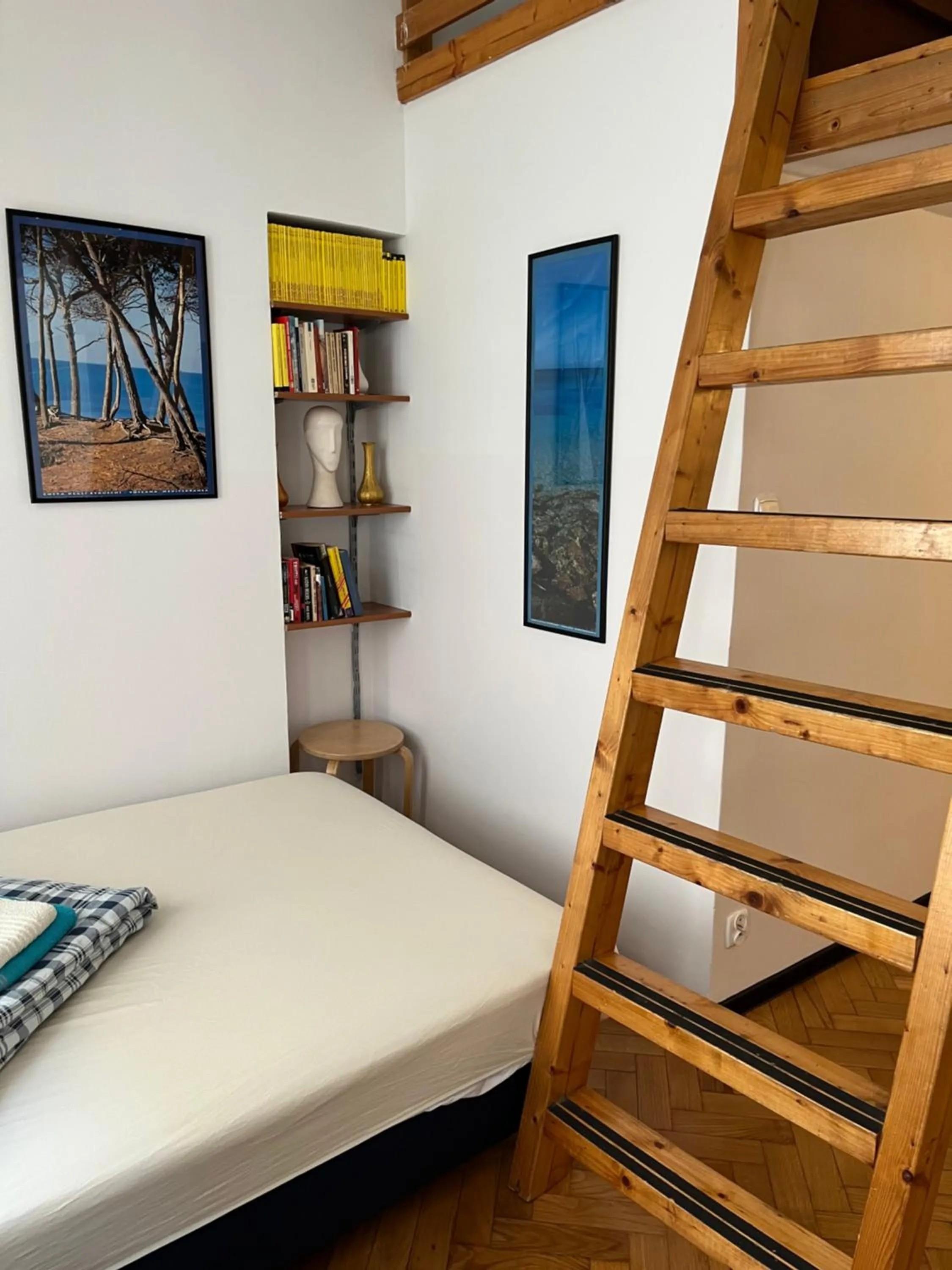 Bed in Home in Krakow Silvio's Apartments