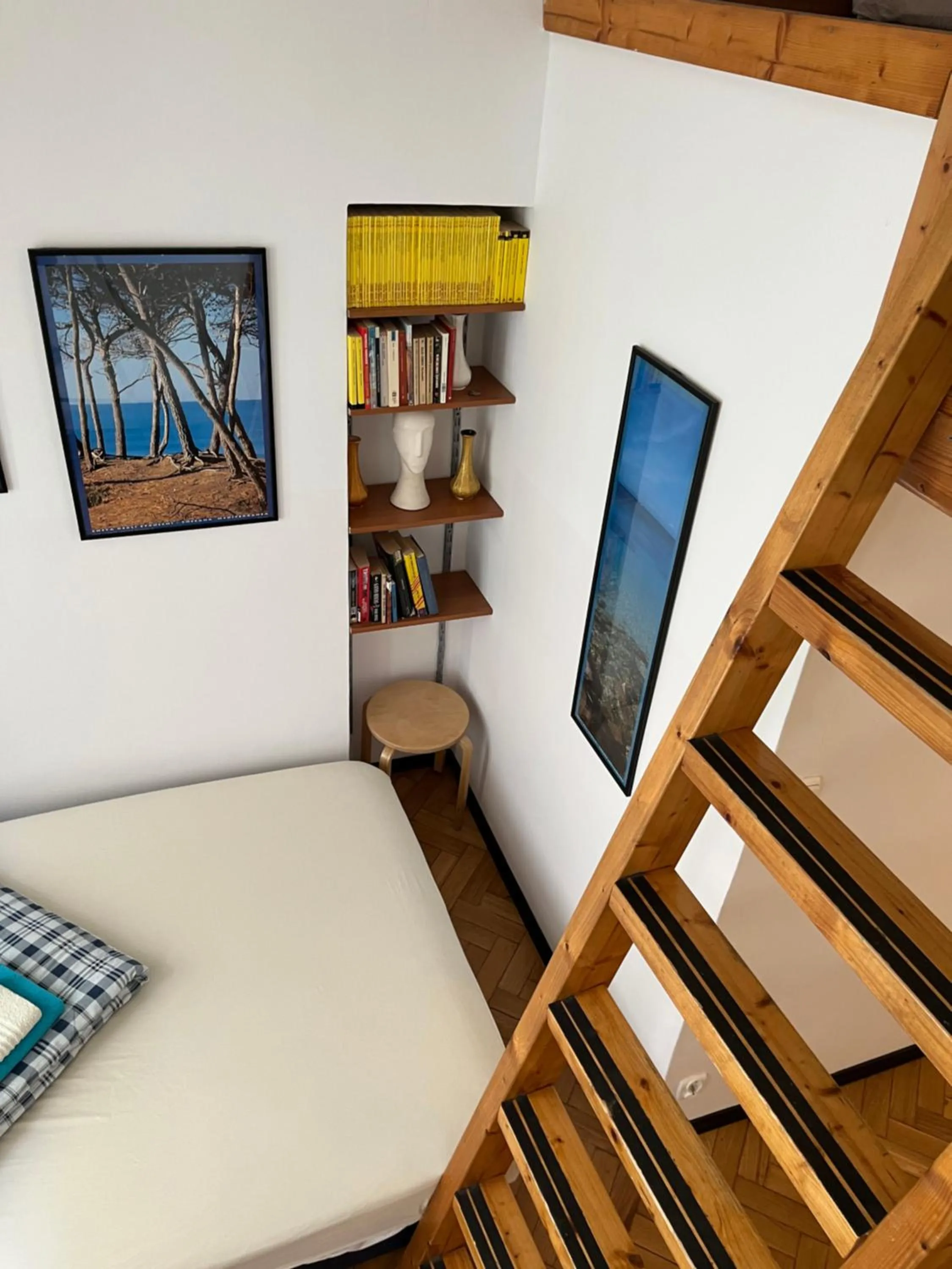 Bed in Home in Krakow Silvio's Apartments