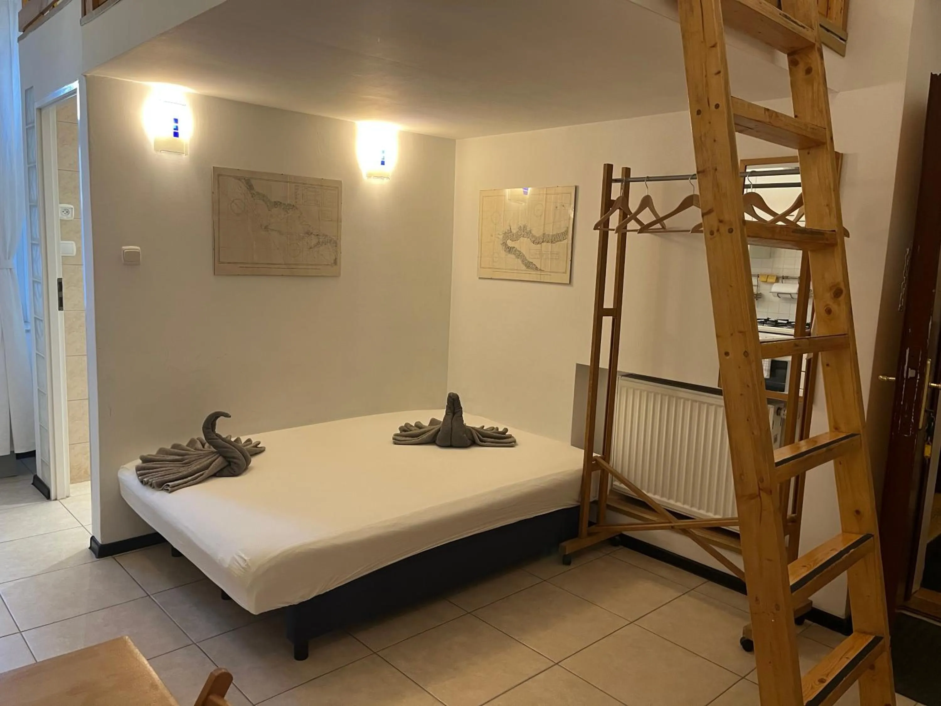 Bed in Home in Krakow Silvio's Apartments