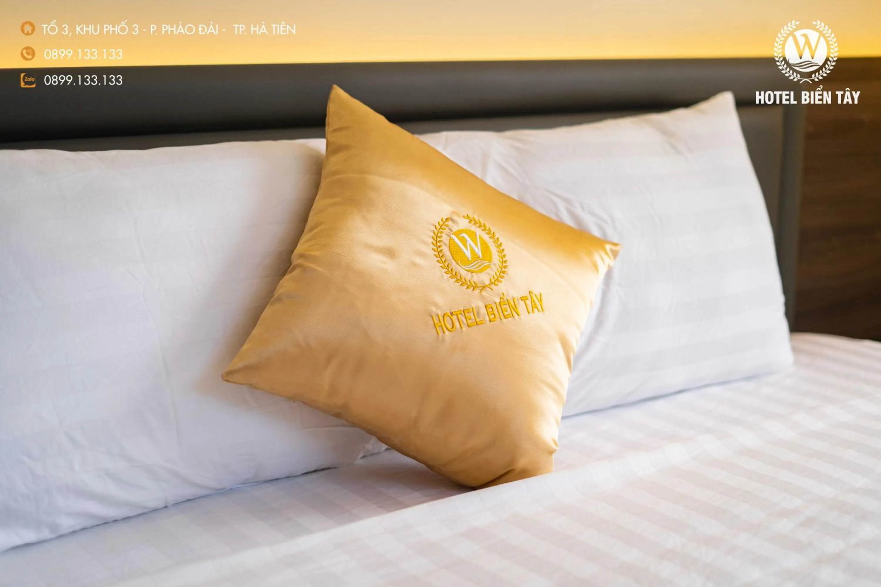 Bed in KHÁCH SẠN BIỂN TÂY