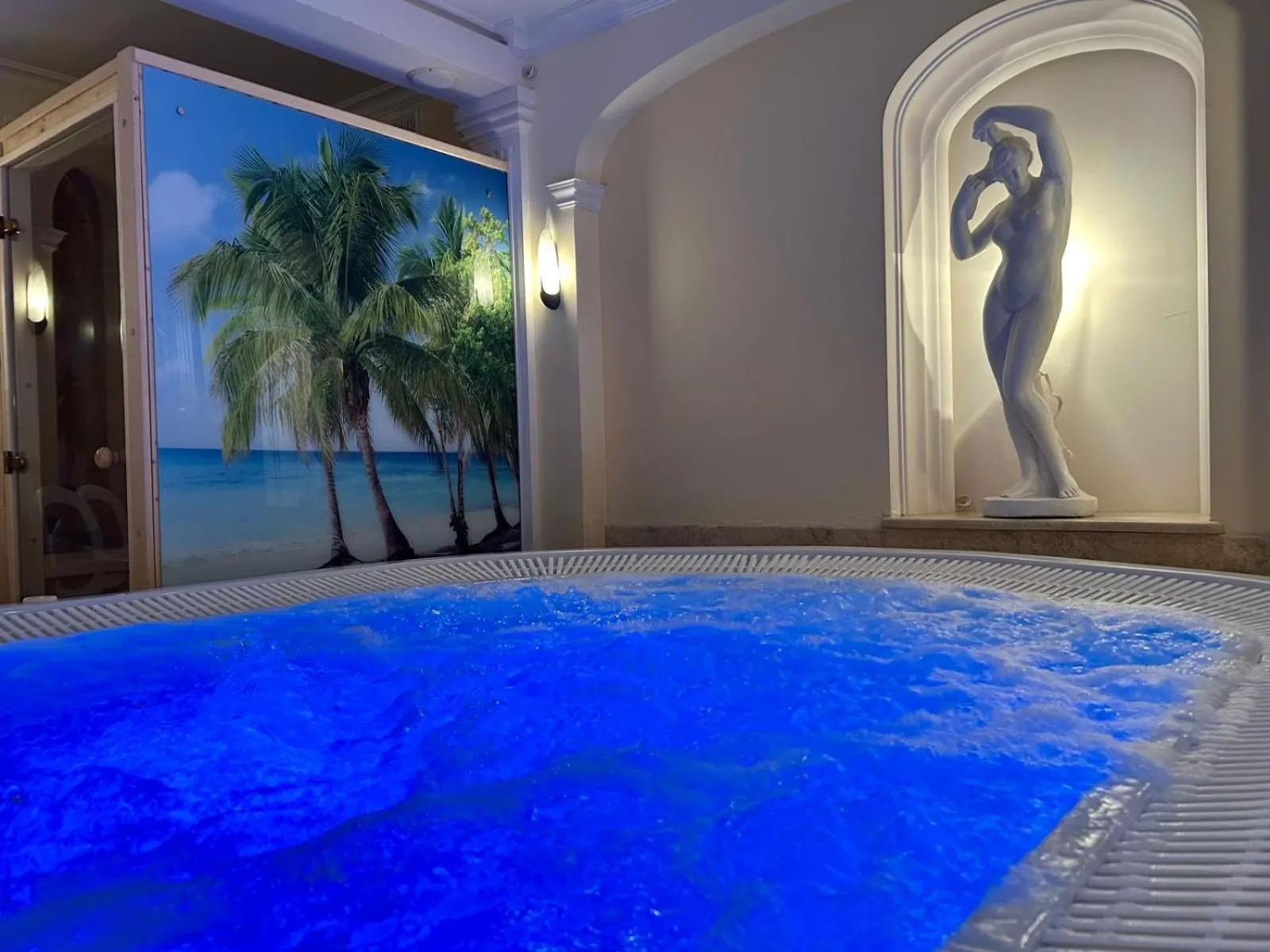 Swimming pool in Hotel Polaris