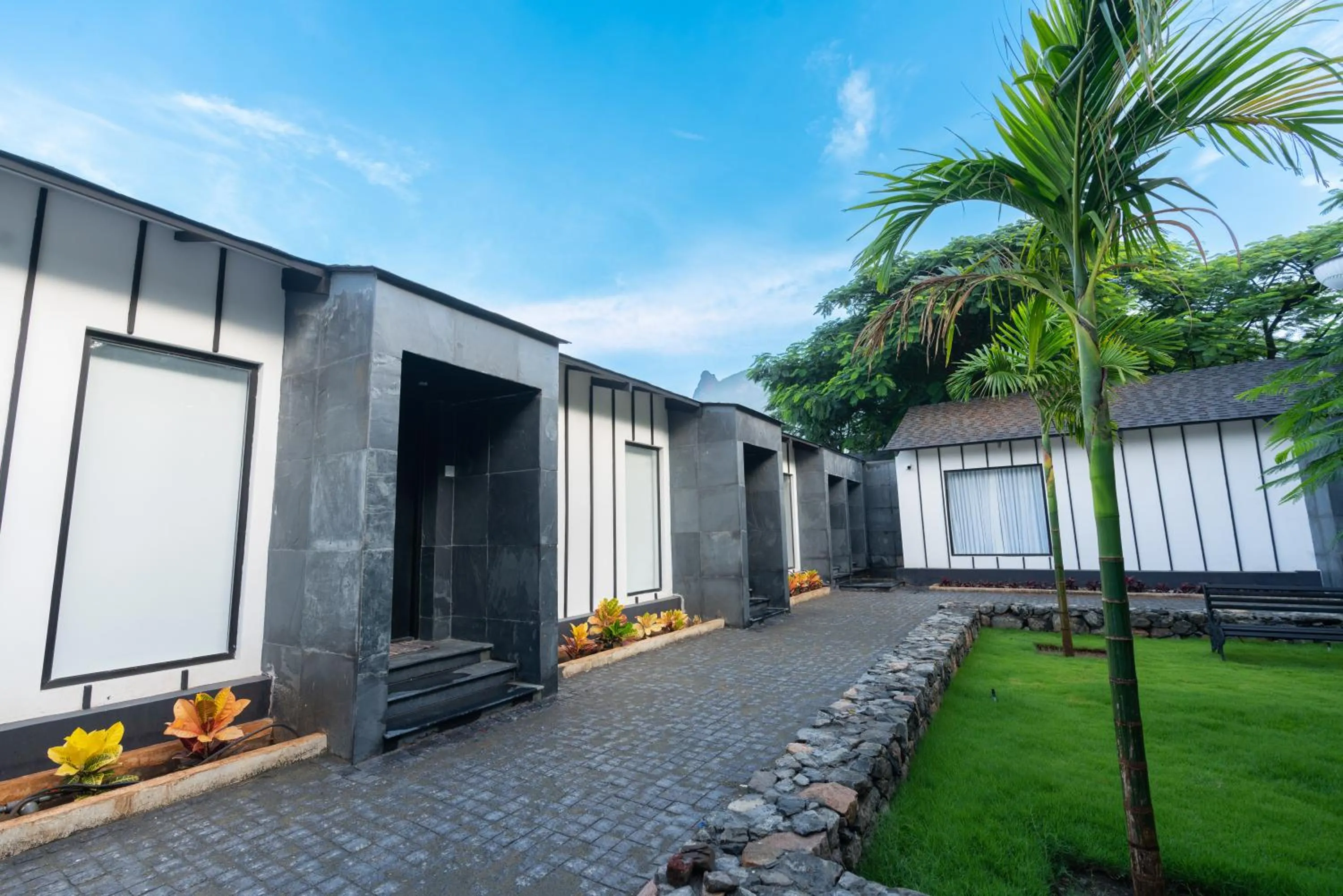 Garden in DARZA LUXURY RESORTs