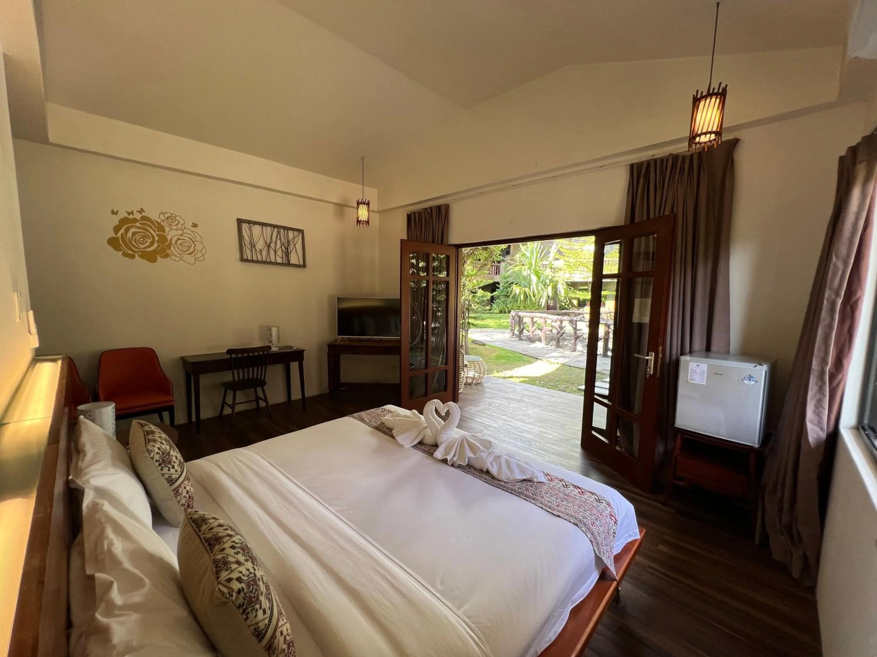 TV and multimedia, Bed in Infinity Diving Resort and Residences