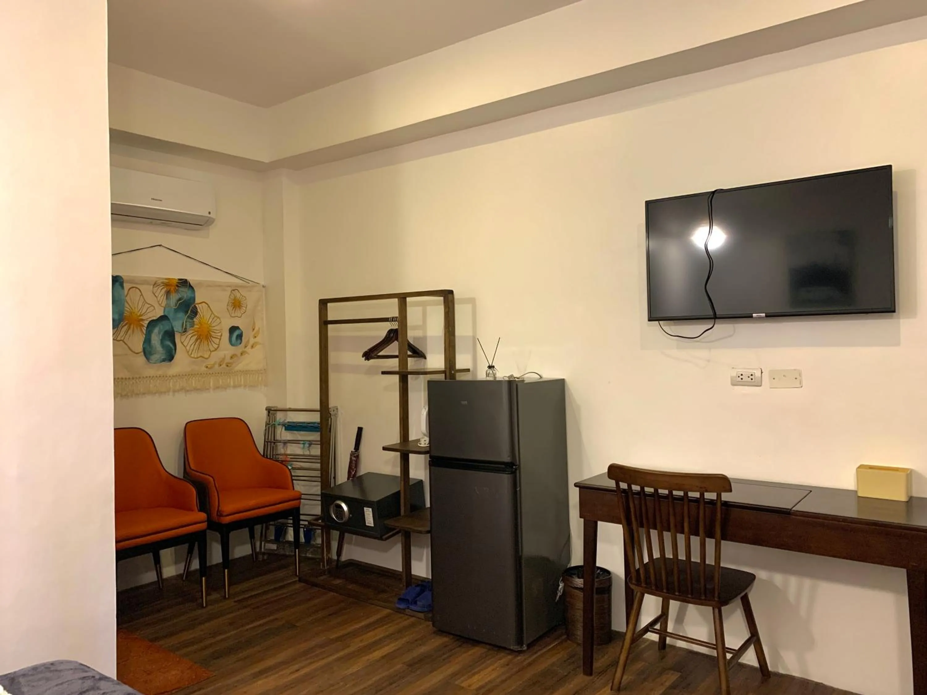 Communal lounge/ TV room in Infinity Diving Resort and Residences