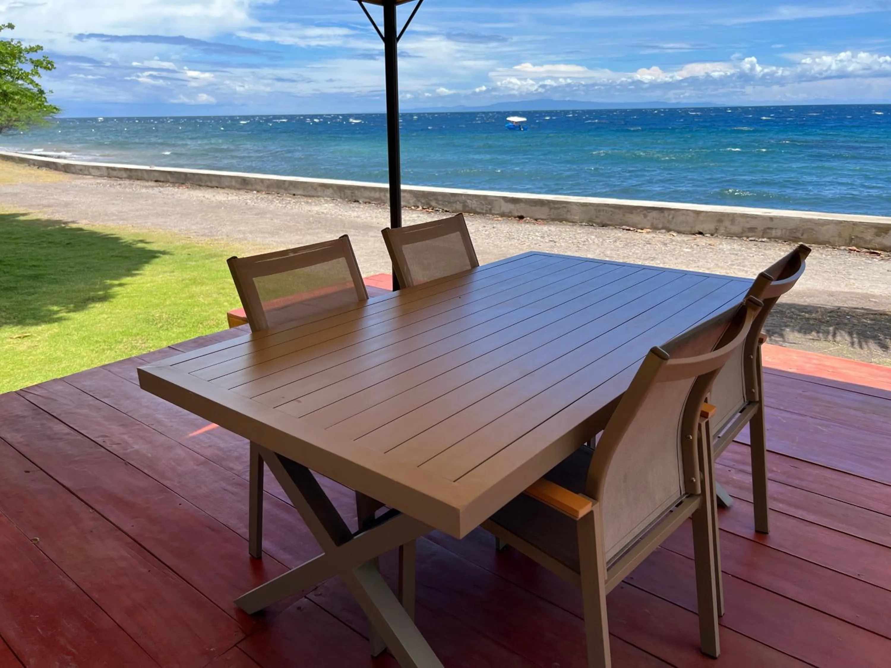 Lounge or bar in Infinity Diving Resort and Residences