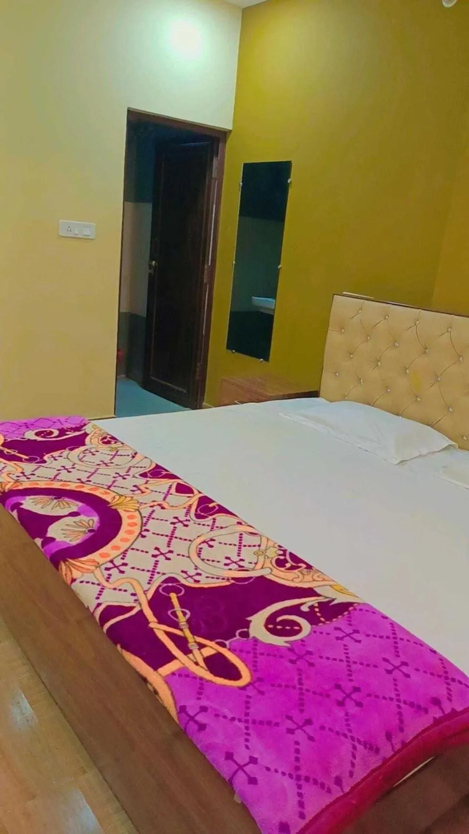 Bedroom in Hotel O Sky Hills Near Chaudhary Charan Singh International Airport