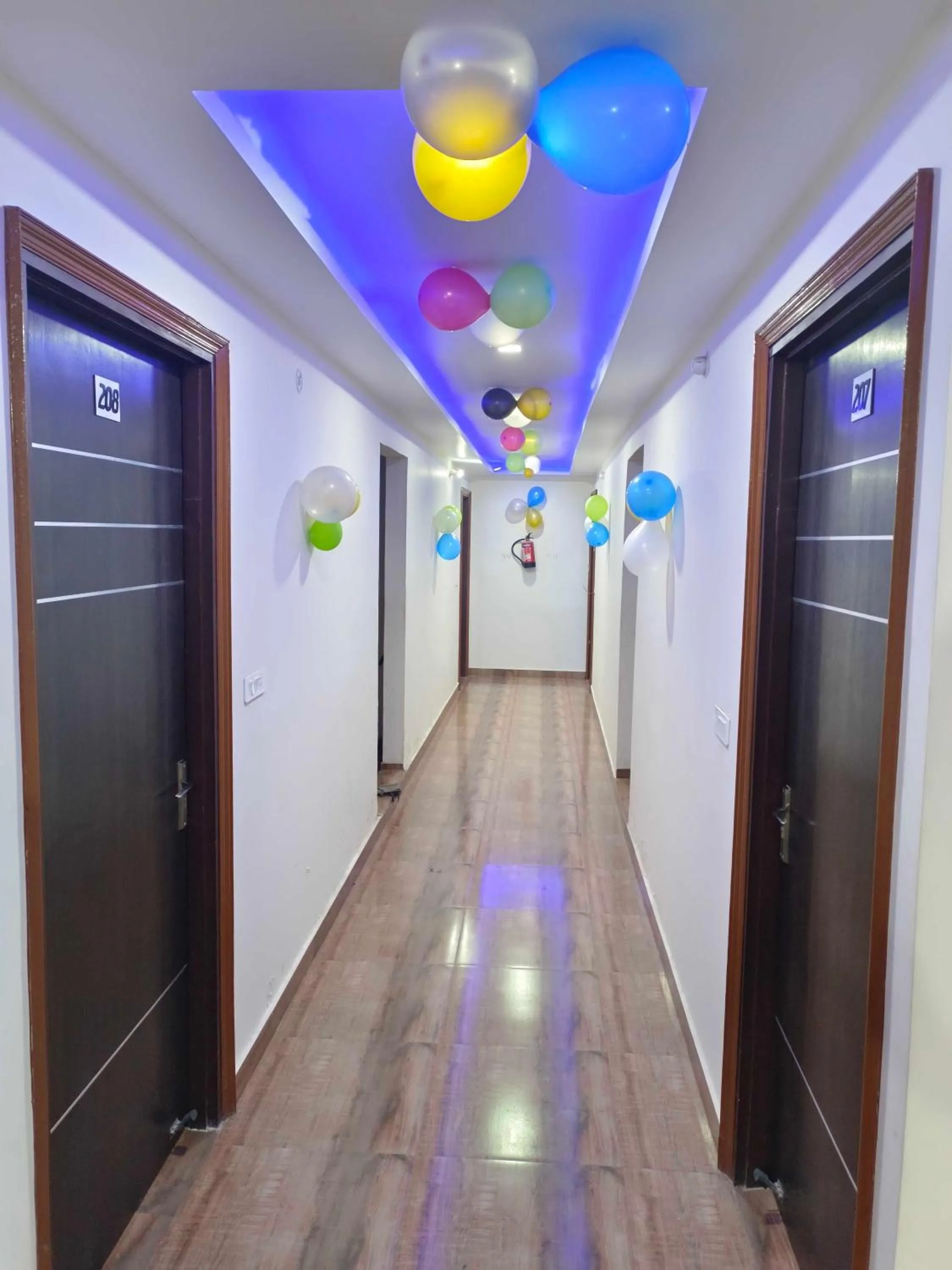 Lobby or reception in Hotel O Sky Hills Near Chaudhary Charan Singh International Airport