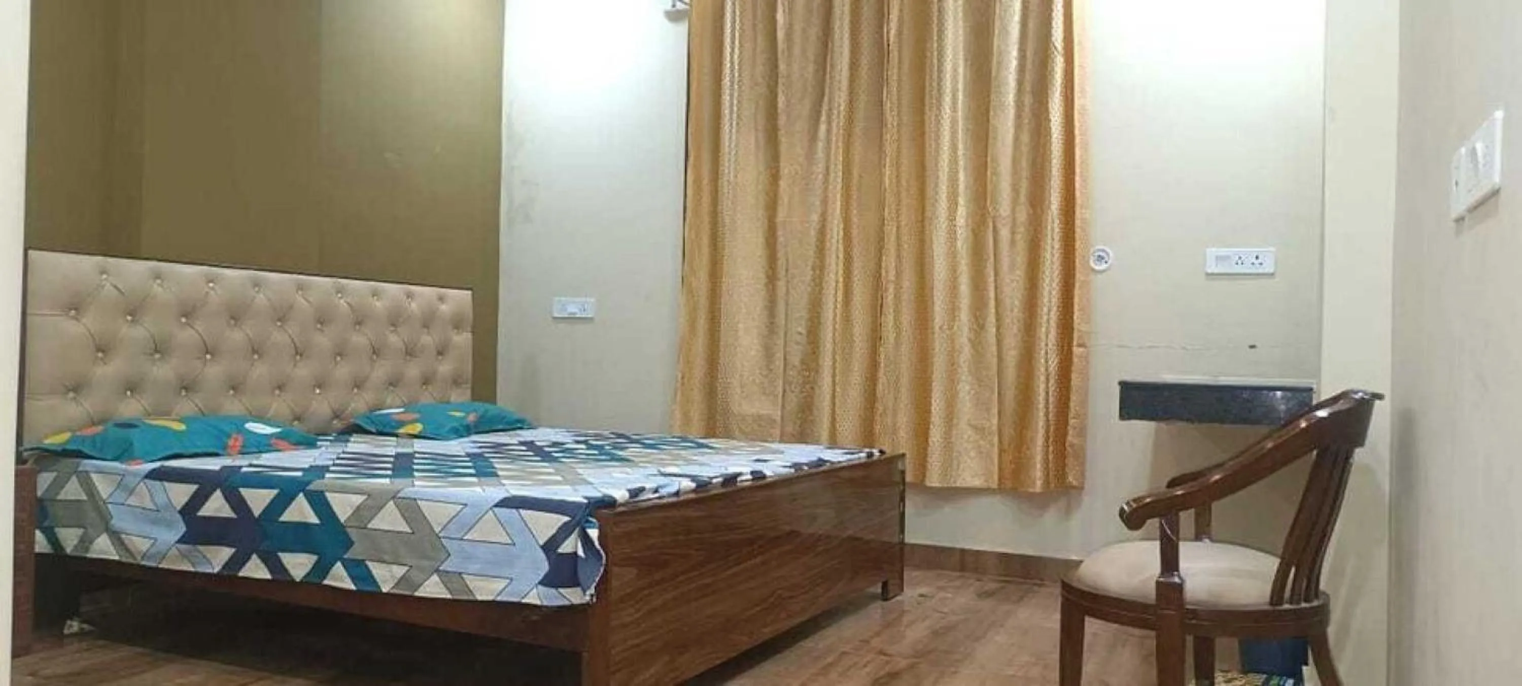 Hotel O Sky Hills Near Chaudhary Charan Singh International Airport