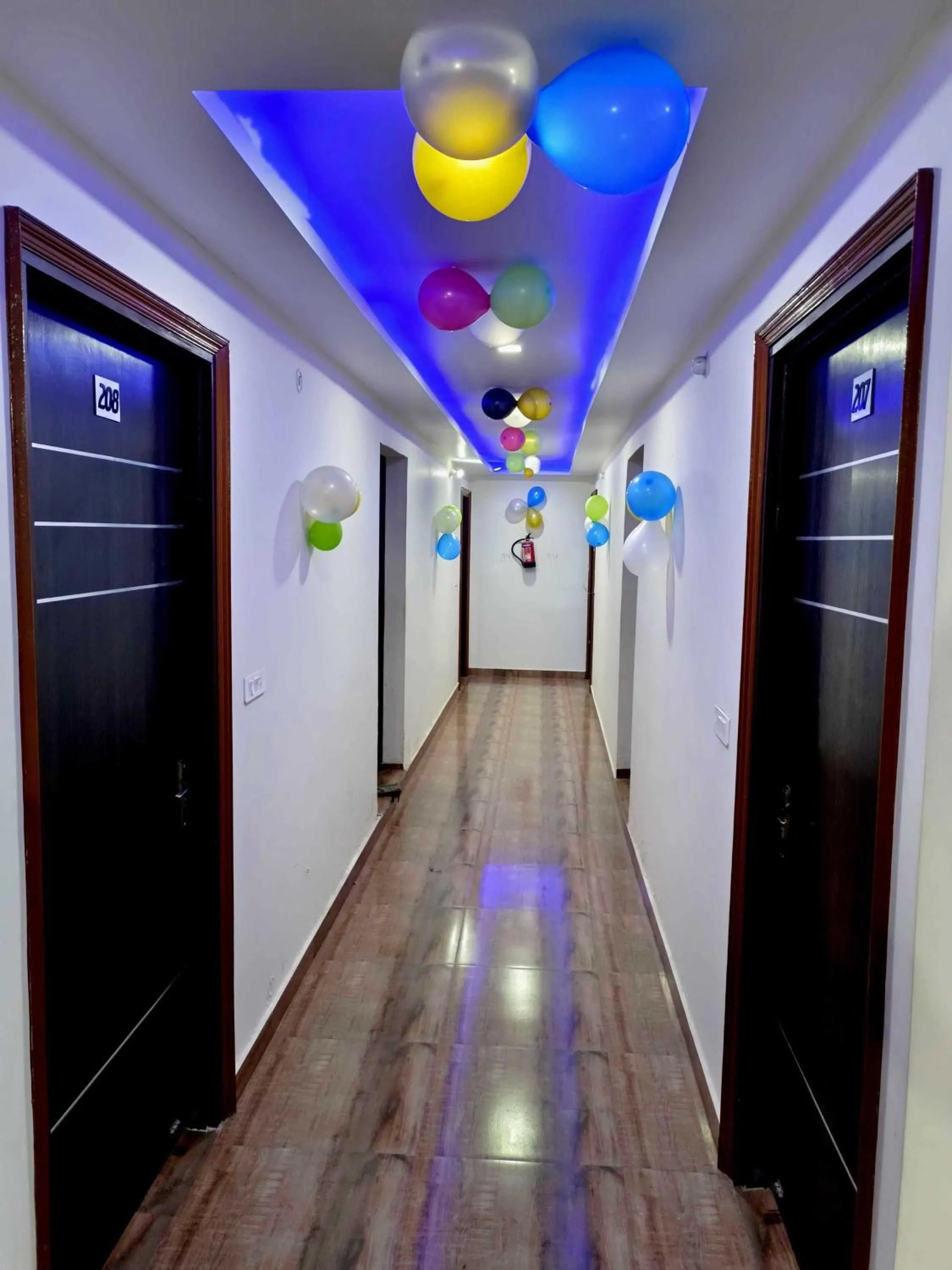 Lobby or reception in Hotel O Sky Hills Near Chaudhary Charan Singh International Airport