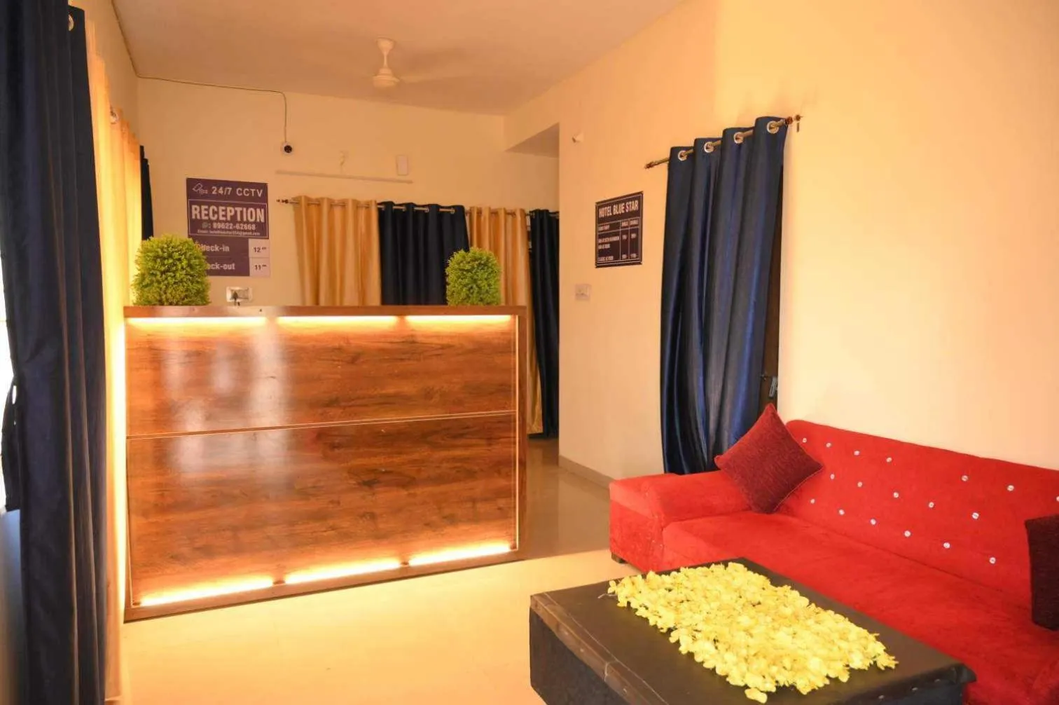 Lobby or reception in Hotel O POP Hotel Blue Star